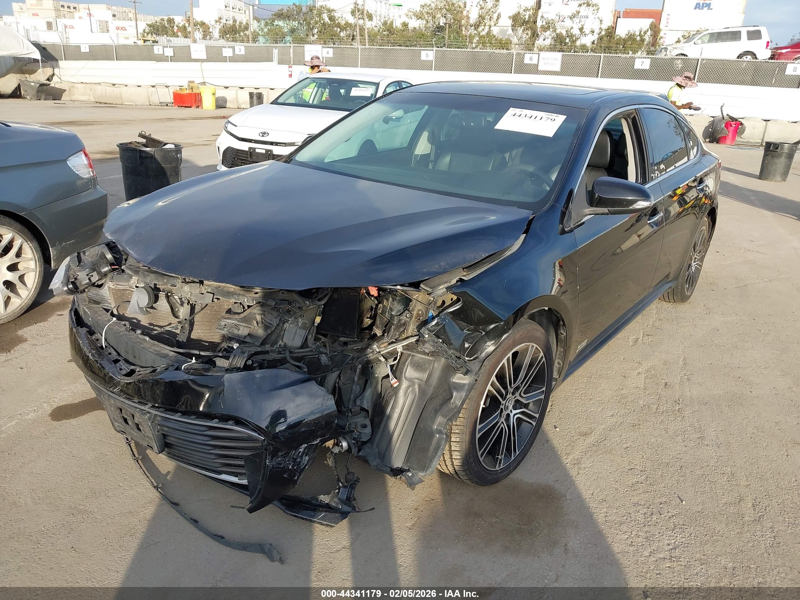 TOYOTA AVALON image 6