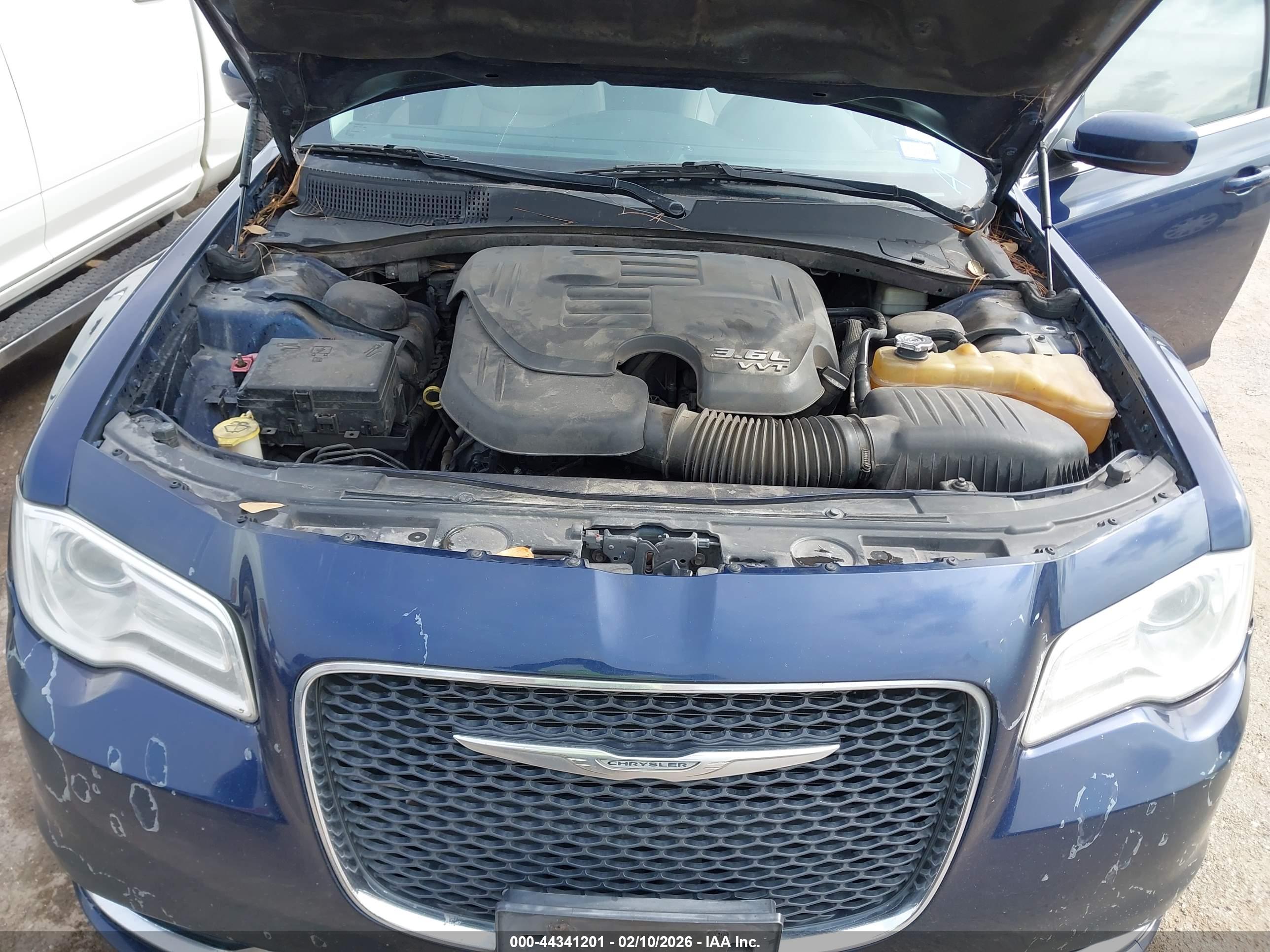 CHRYSLER 300 image 10