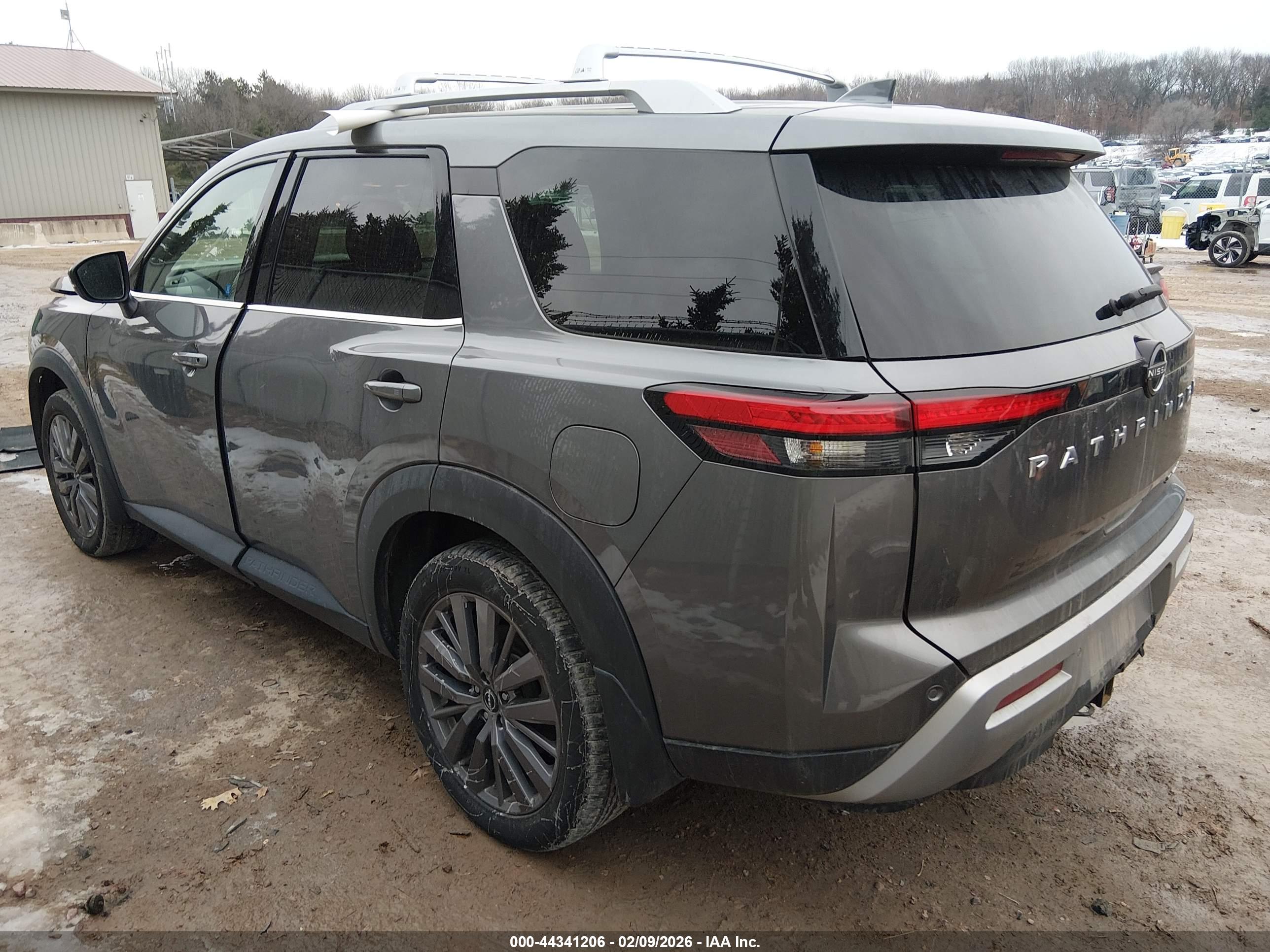 NISSAN PATHFINDER image 3