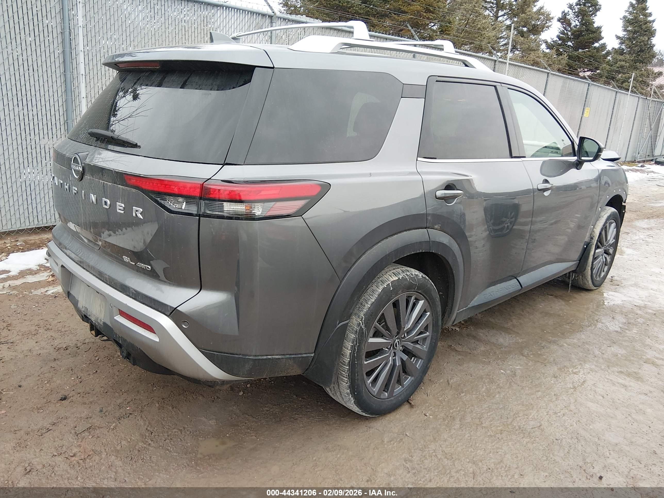 NISSAN PATHFINDER image 4