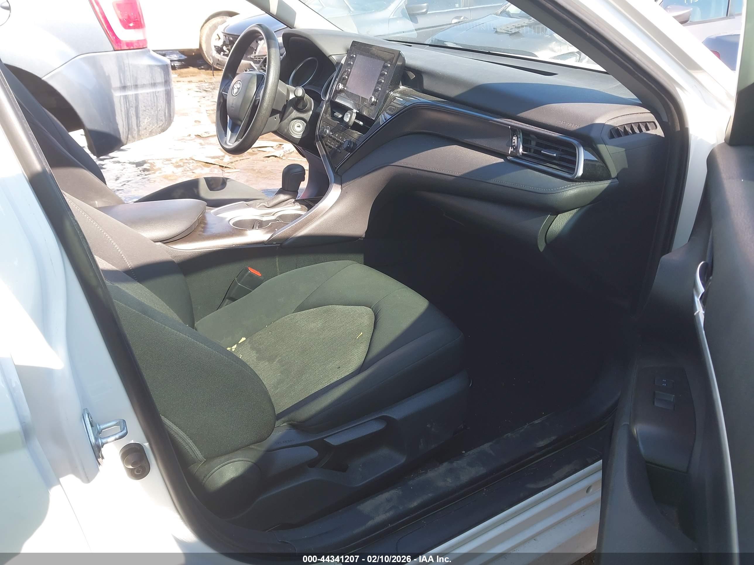 TOYOTA CAMRY image 5