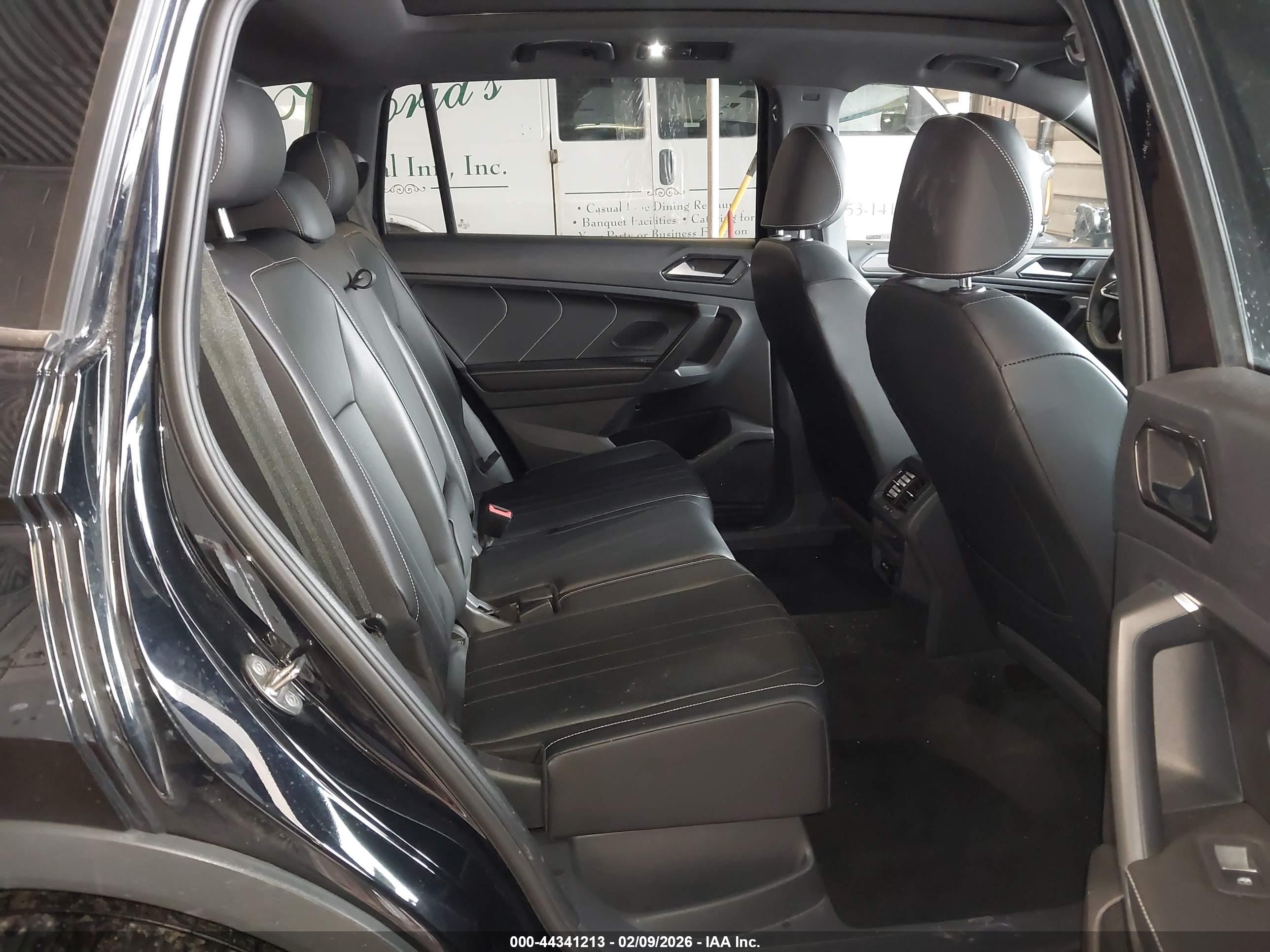 VOLKSWAGEN TIGUAN image 8