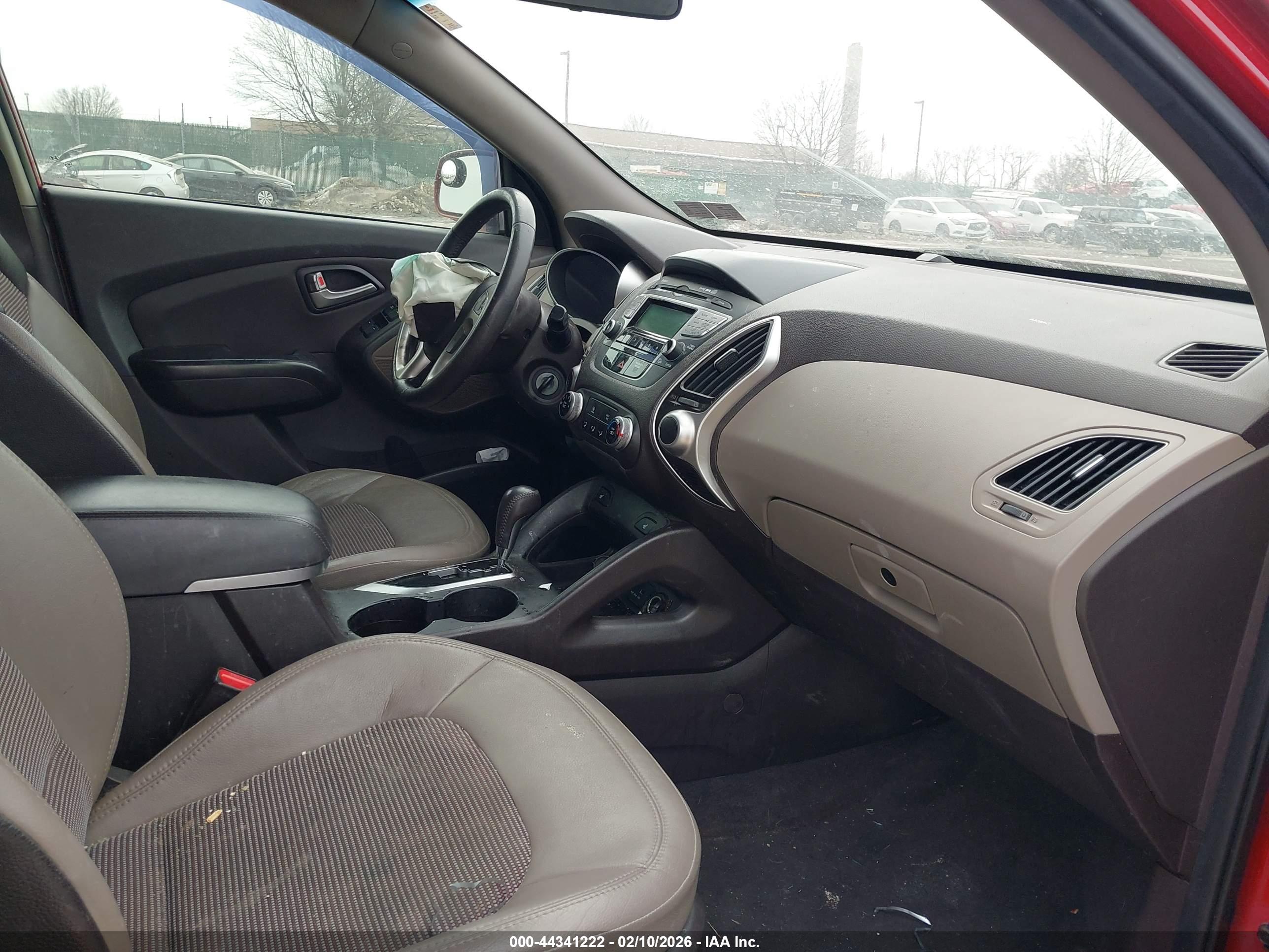 HYUNDAI TUCSON image 5