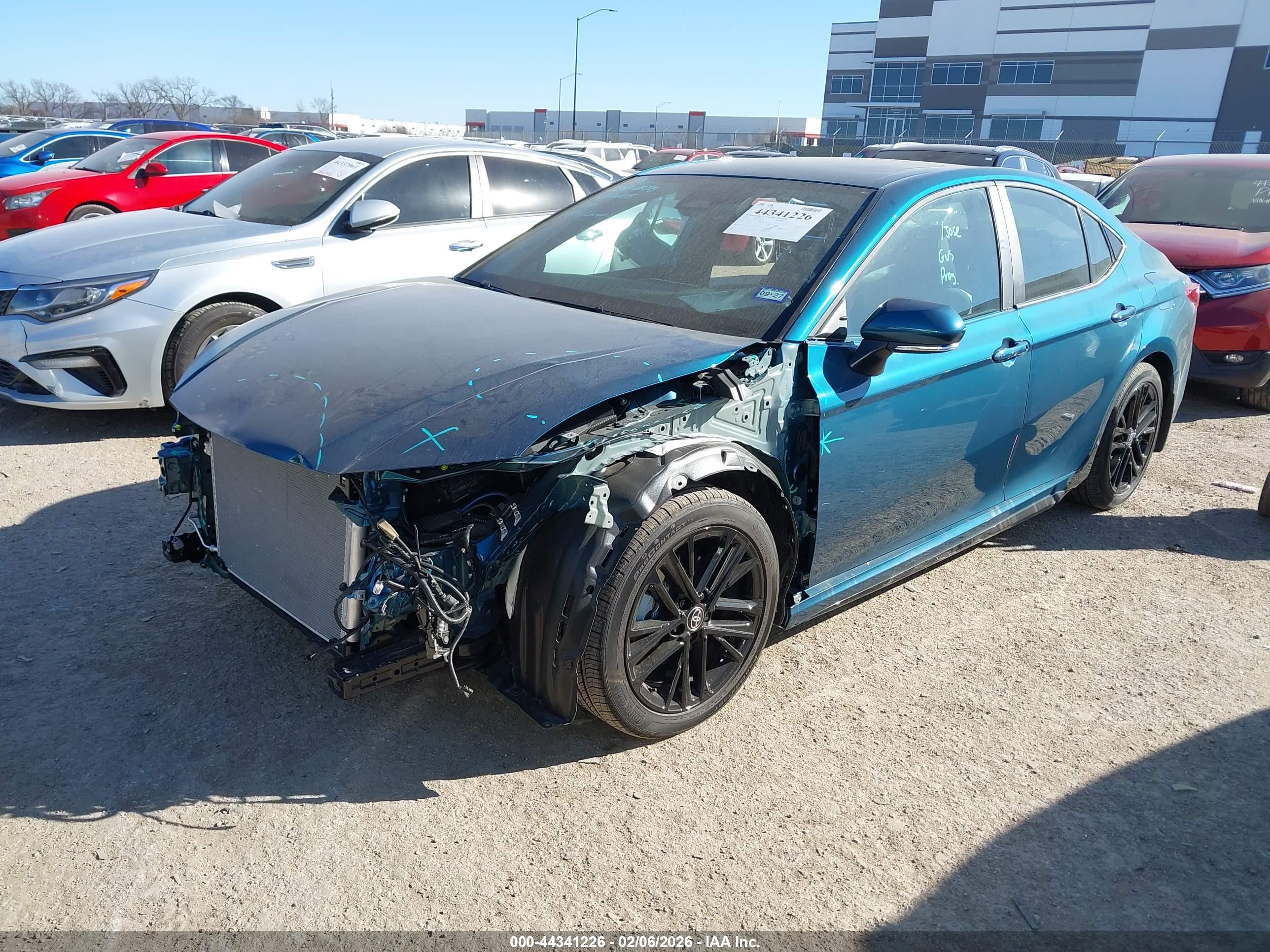 TOYOTA CAMRY image 2