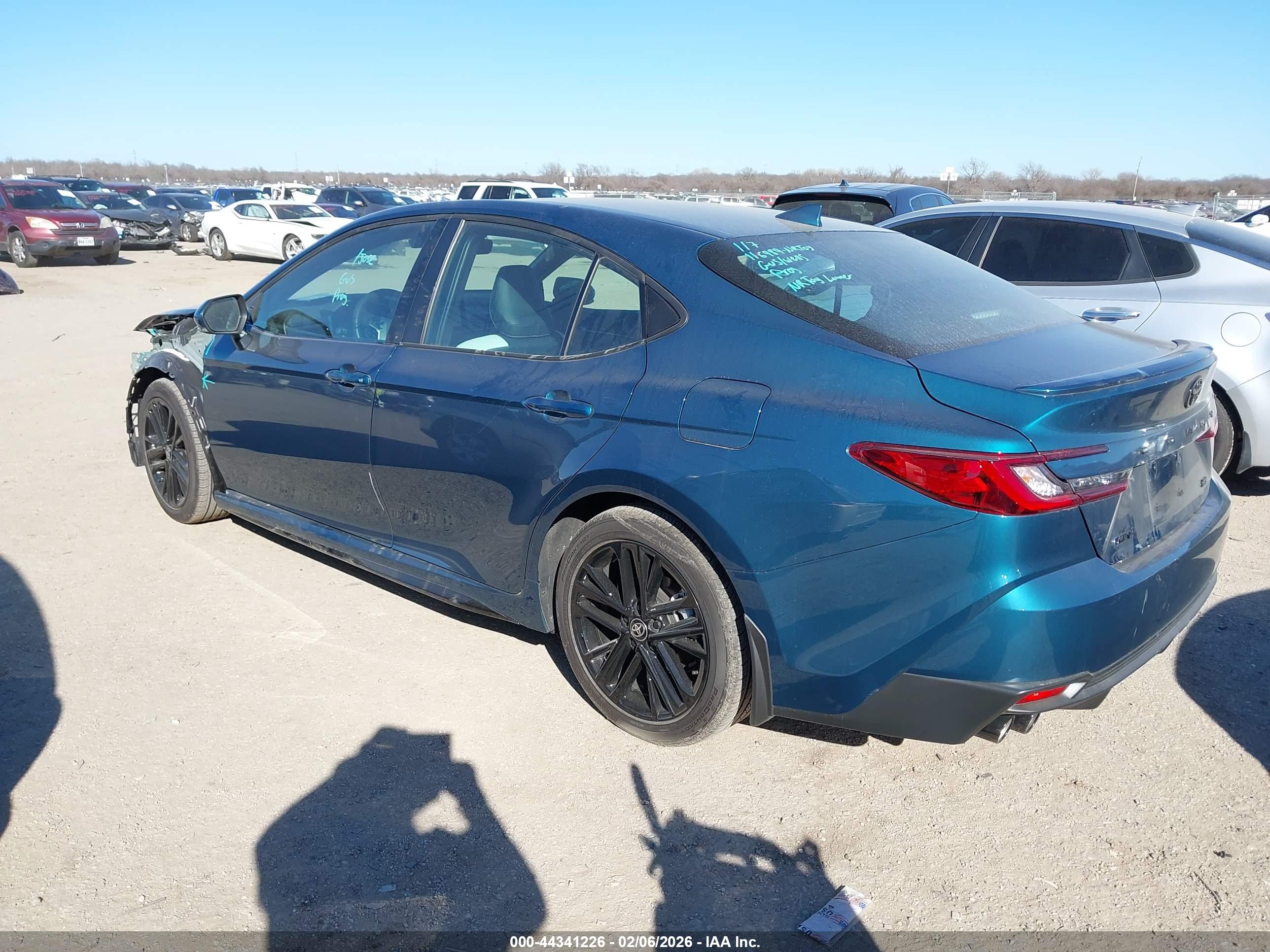 TOYOTA CAMRY image 3