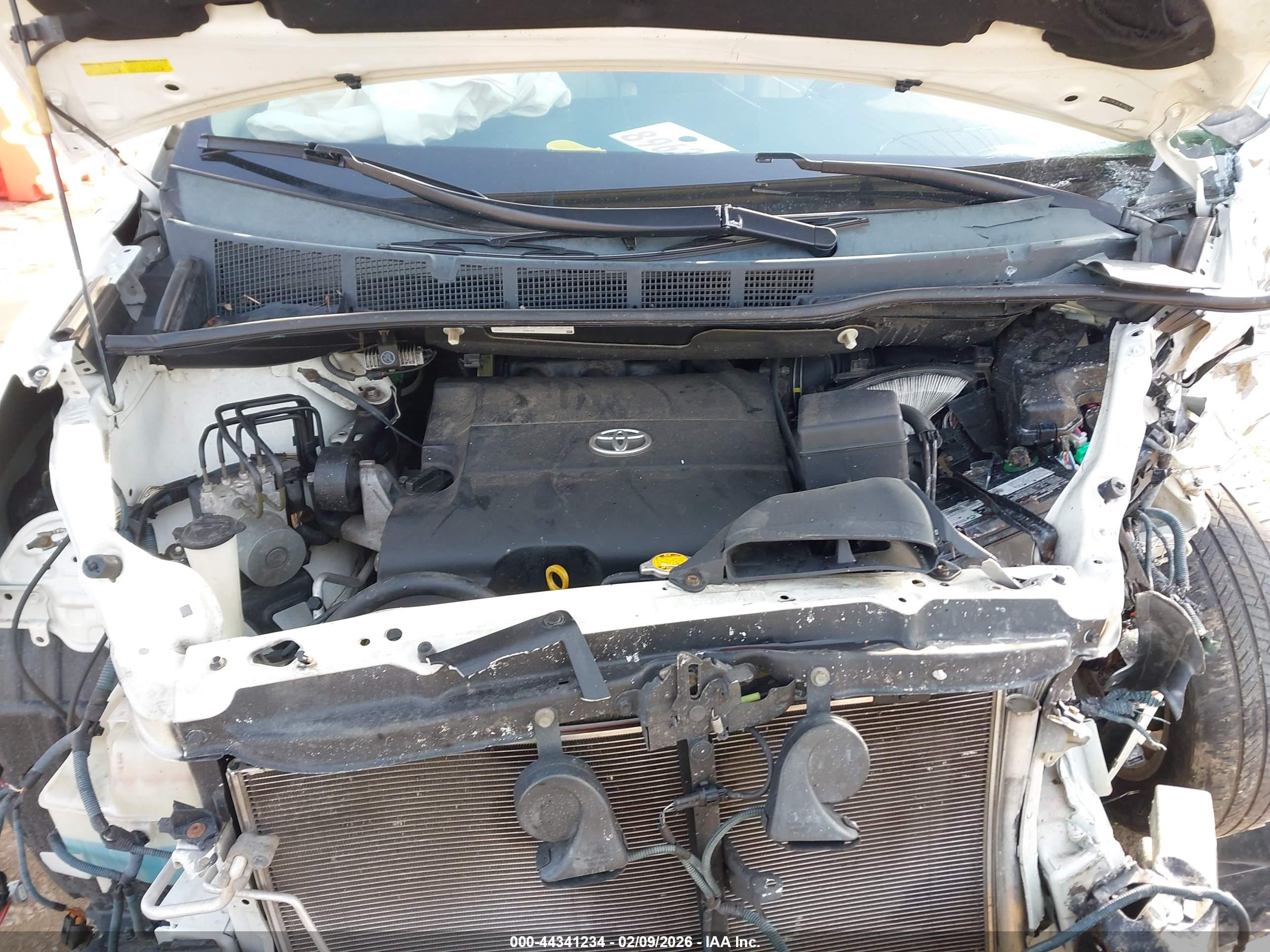 TOYOTA SIENNA image 10