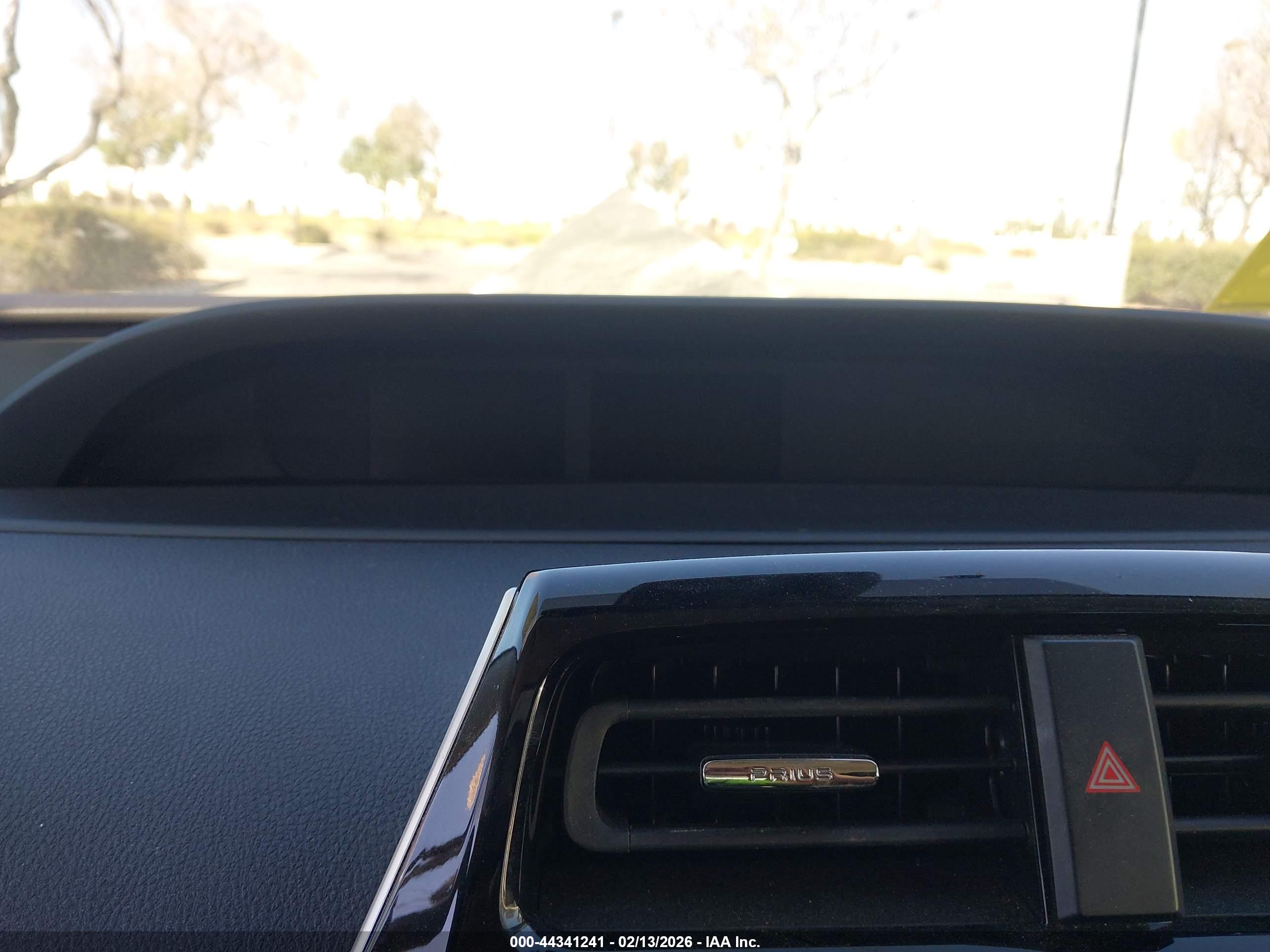 TOYOTA PRIUS image 7