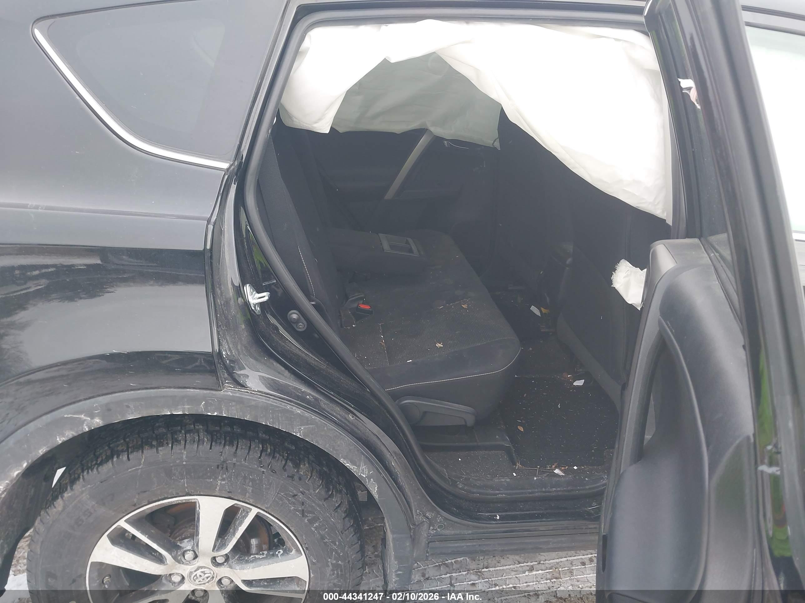 TOYOTA RAV4 image 8