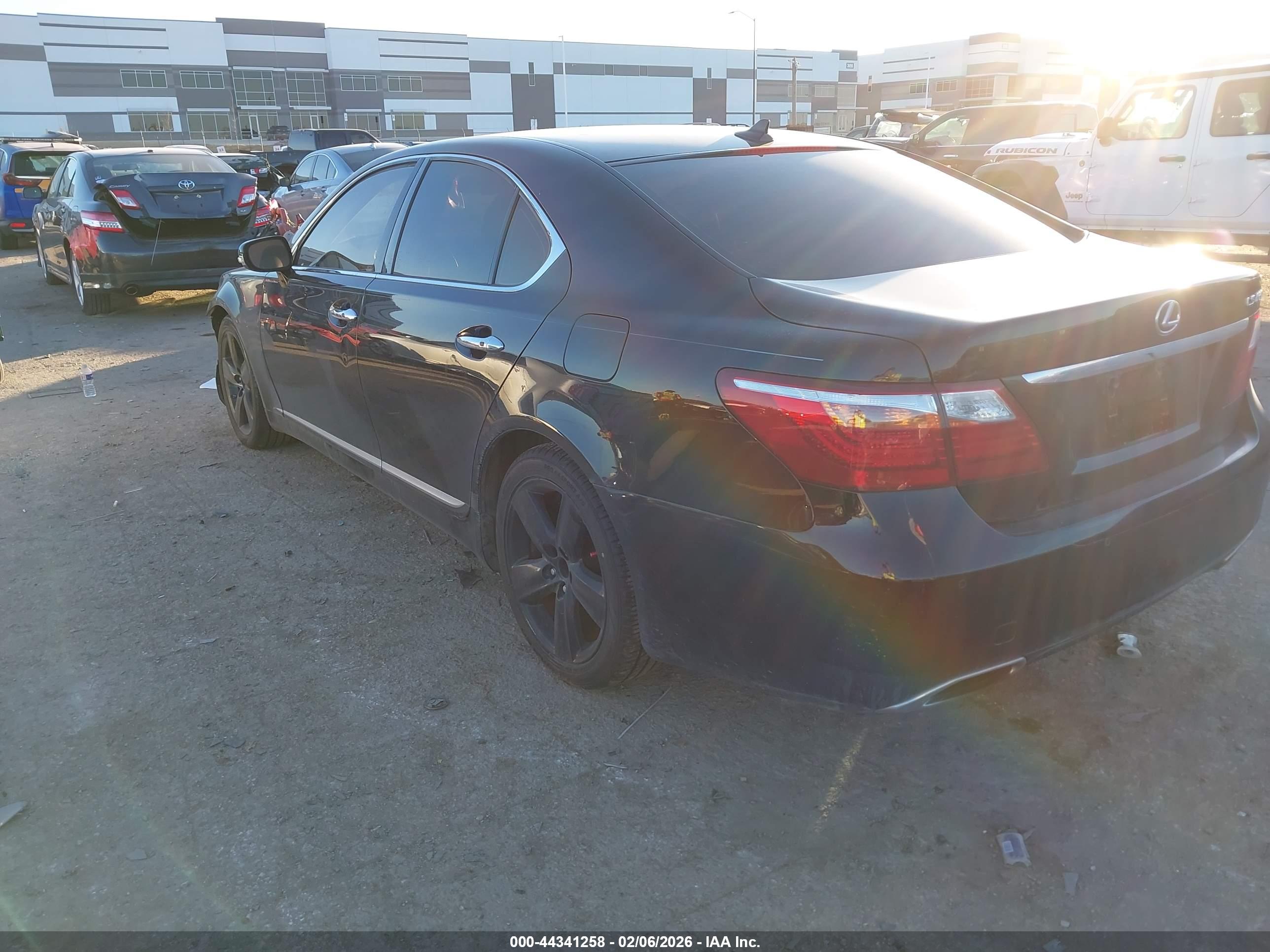 LEXUS LS image 3