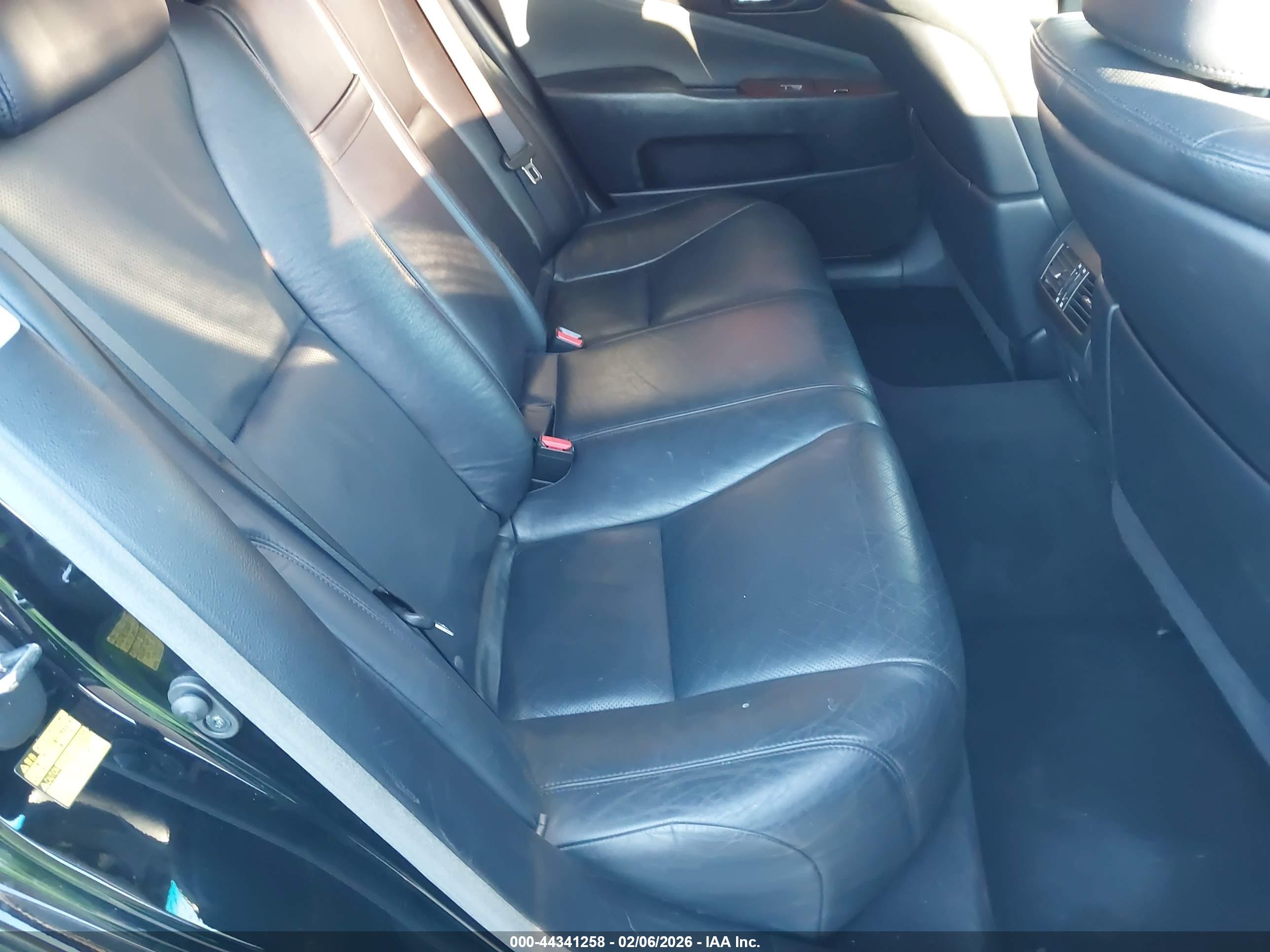 LEXUS LS image 8