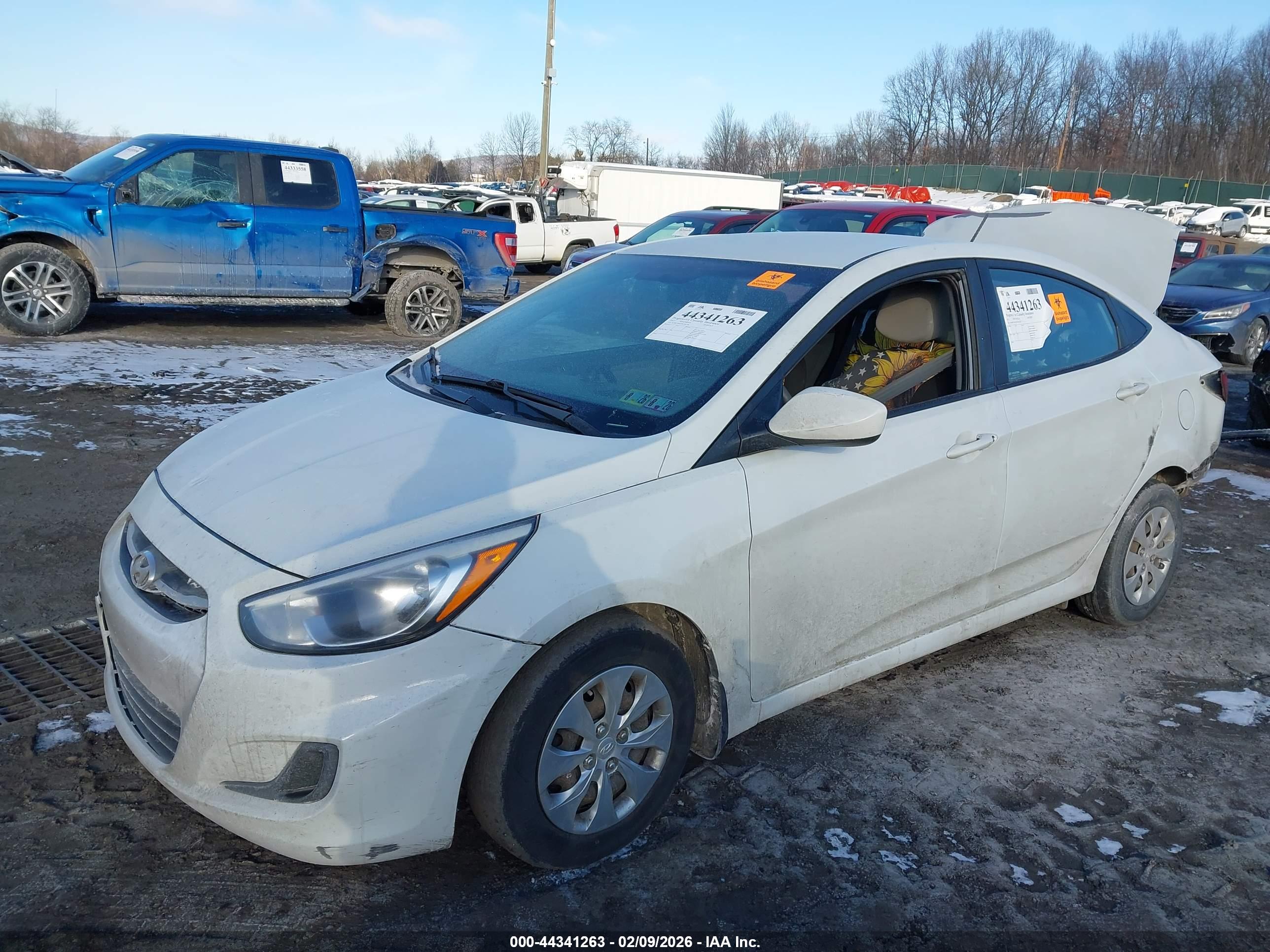 HYUNDAI ACCENT image 2
