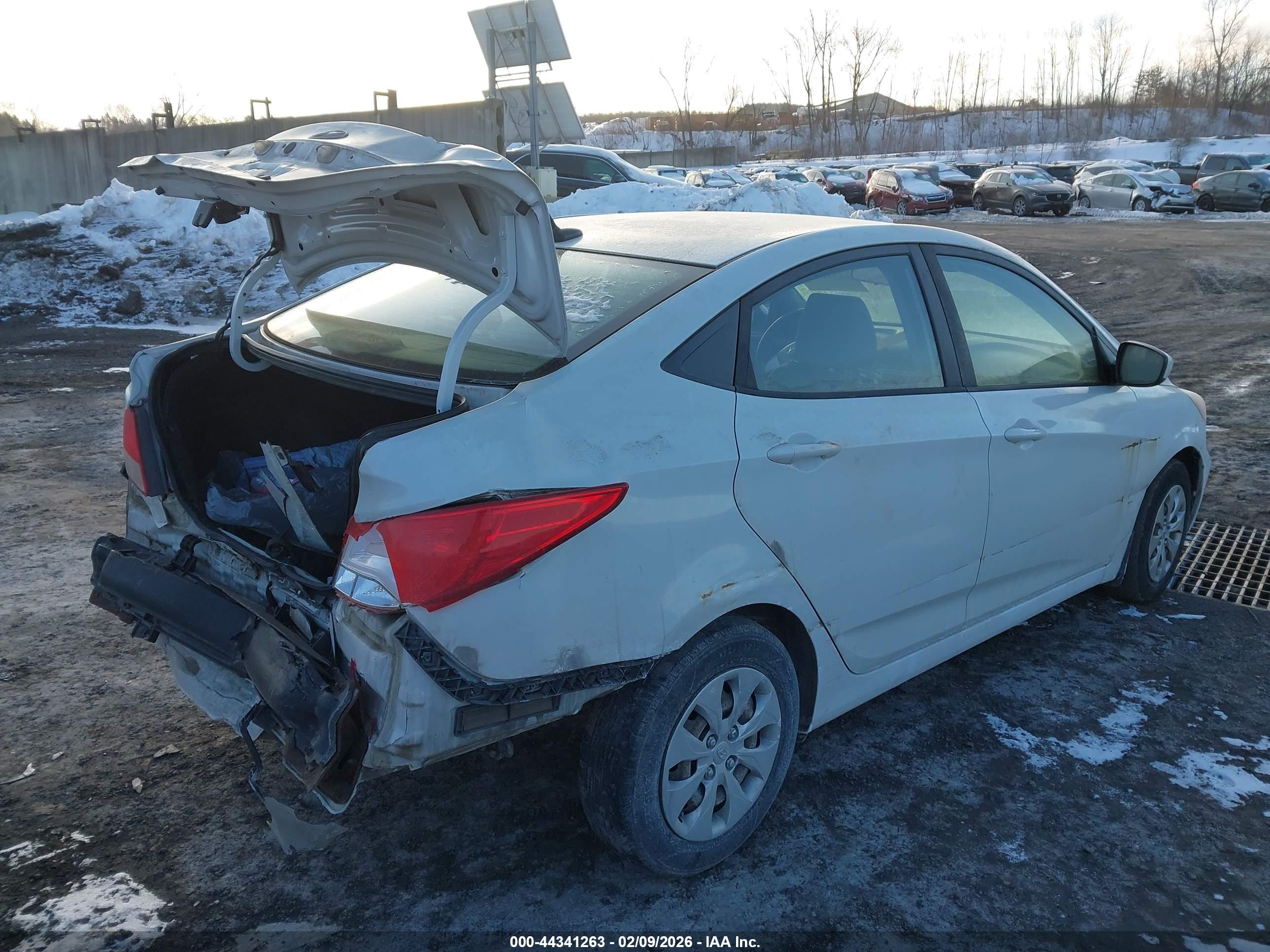 HYUNDAI ACCENT image 4