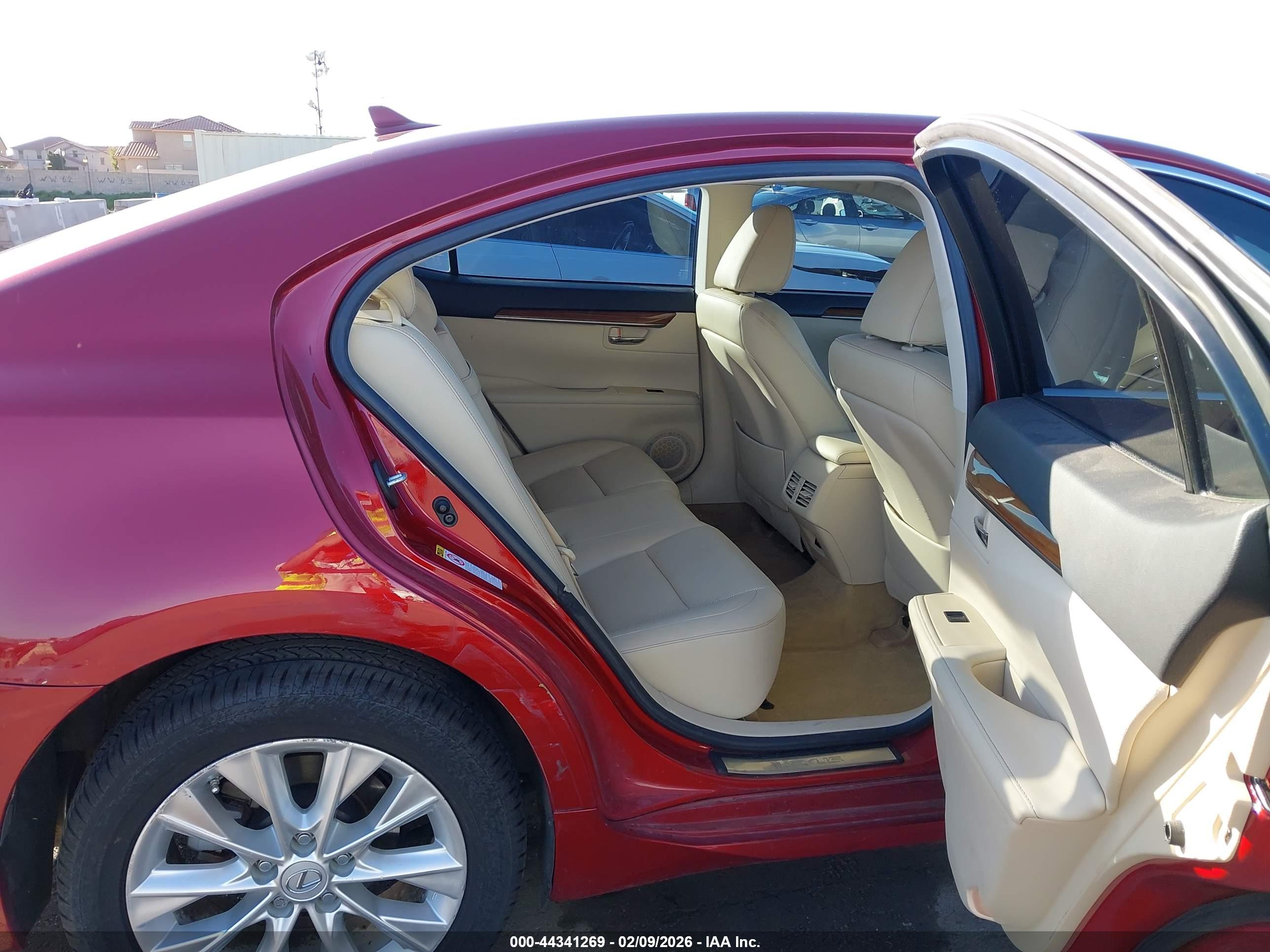 LEXUS ES image 8