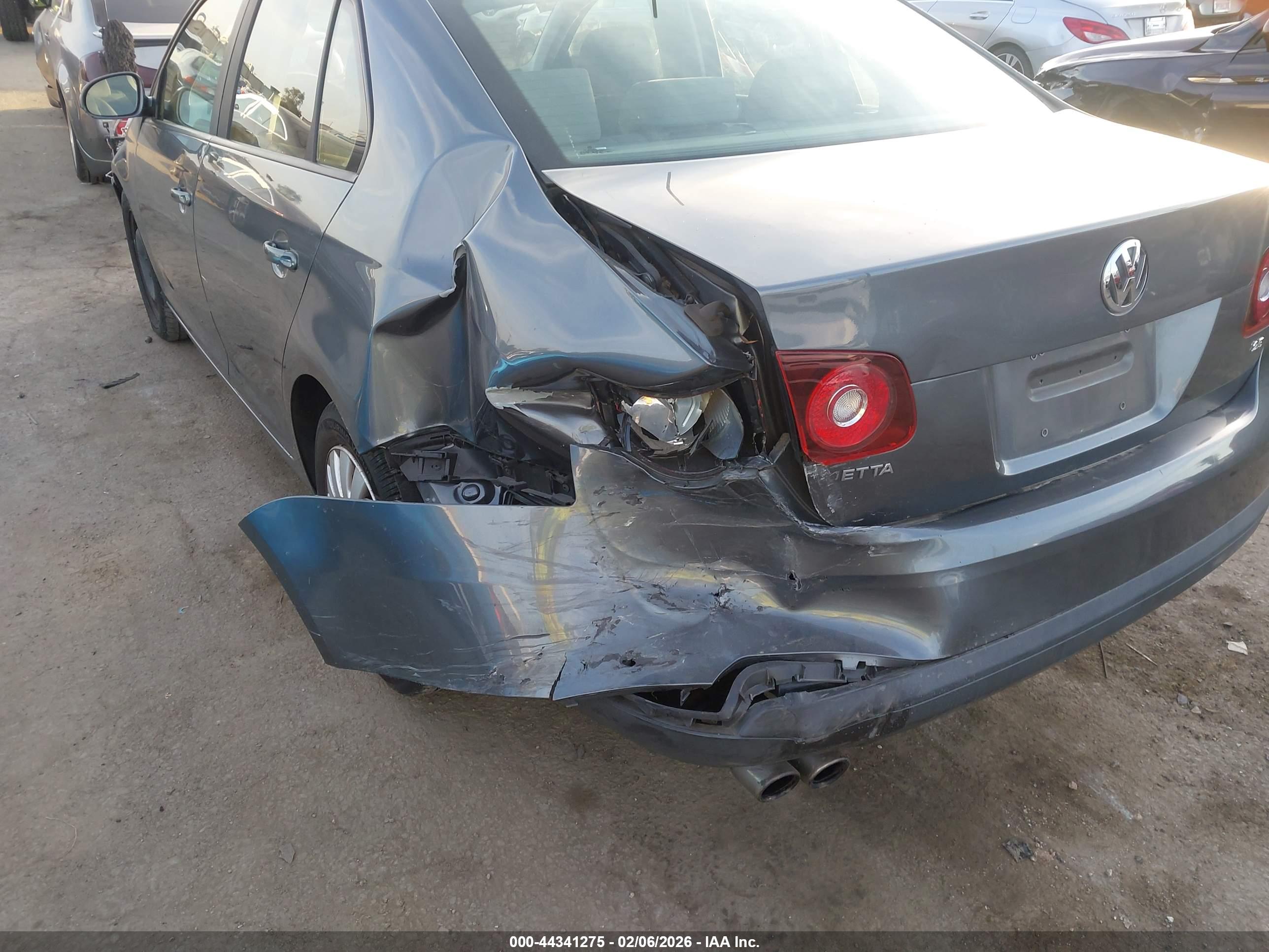 VOLKSWAGEN JETTA image 6