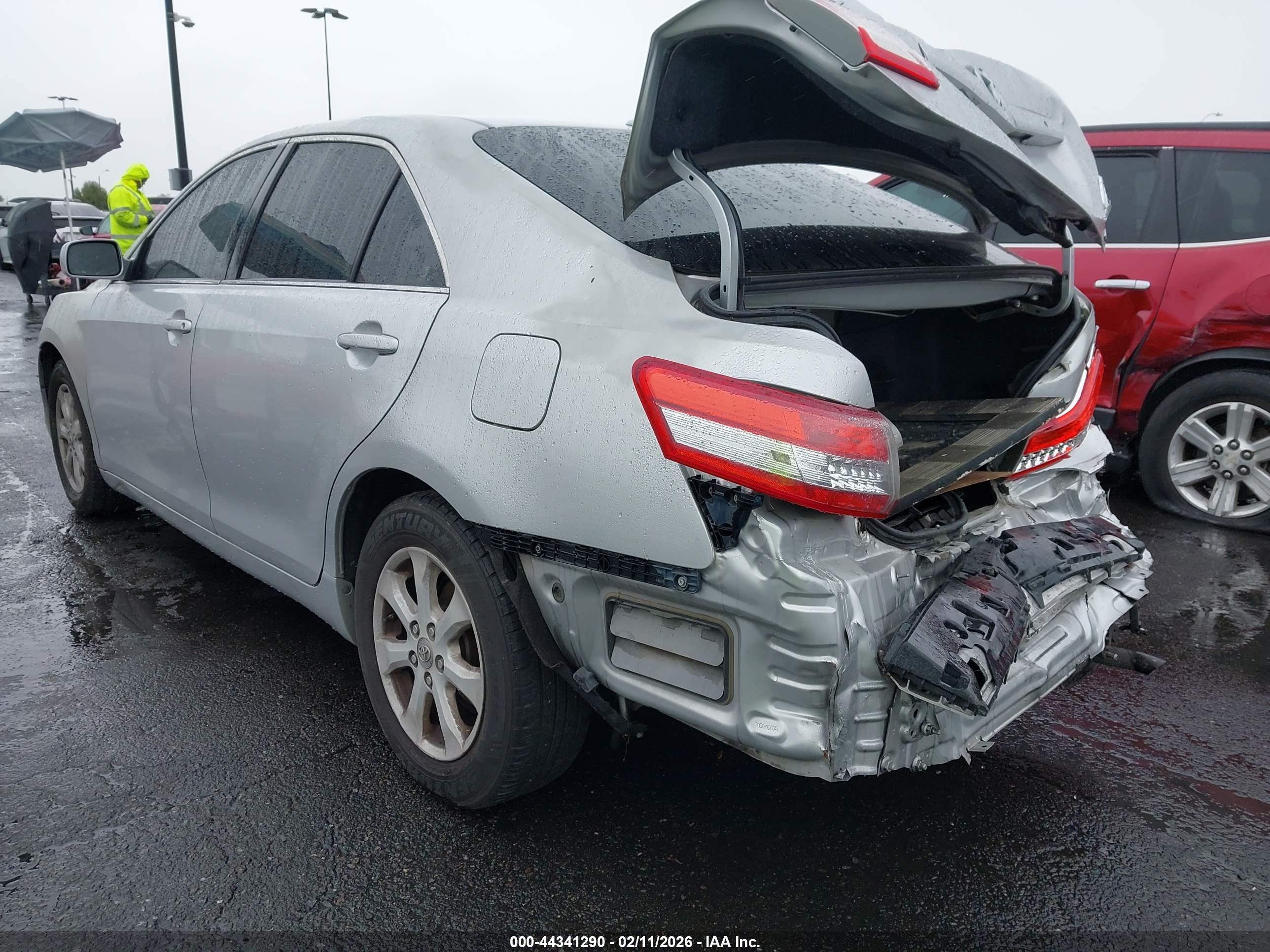 TOYOTA CAMRY image 3