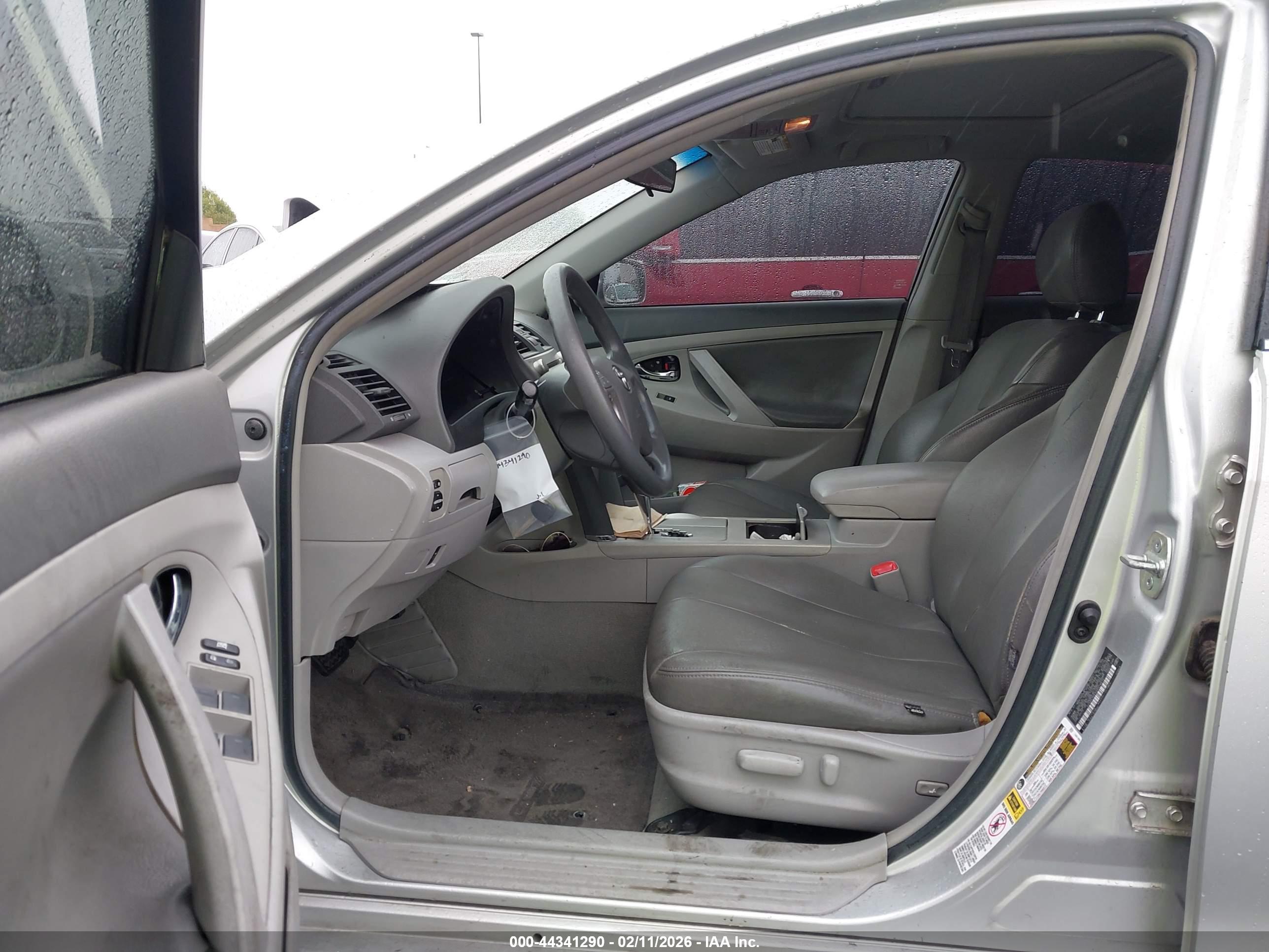 TOYOTA CAMRY image 5