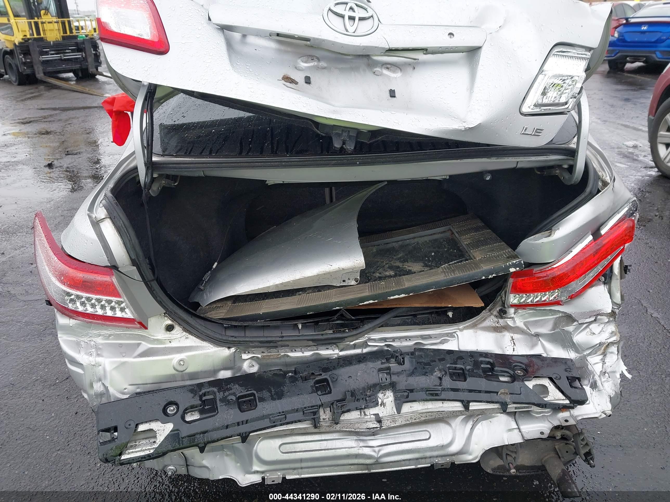 TOYOTA CAMRY image 6