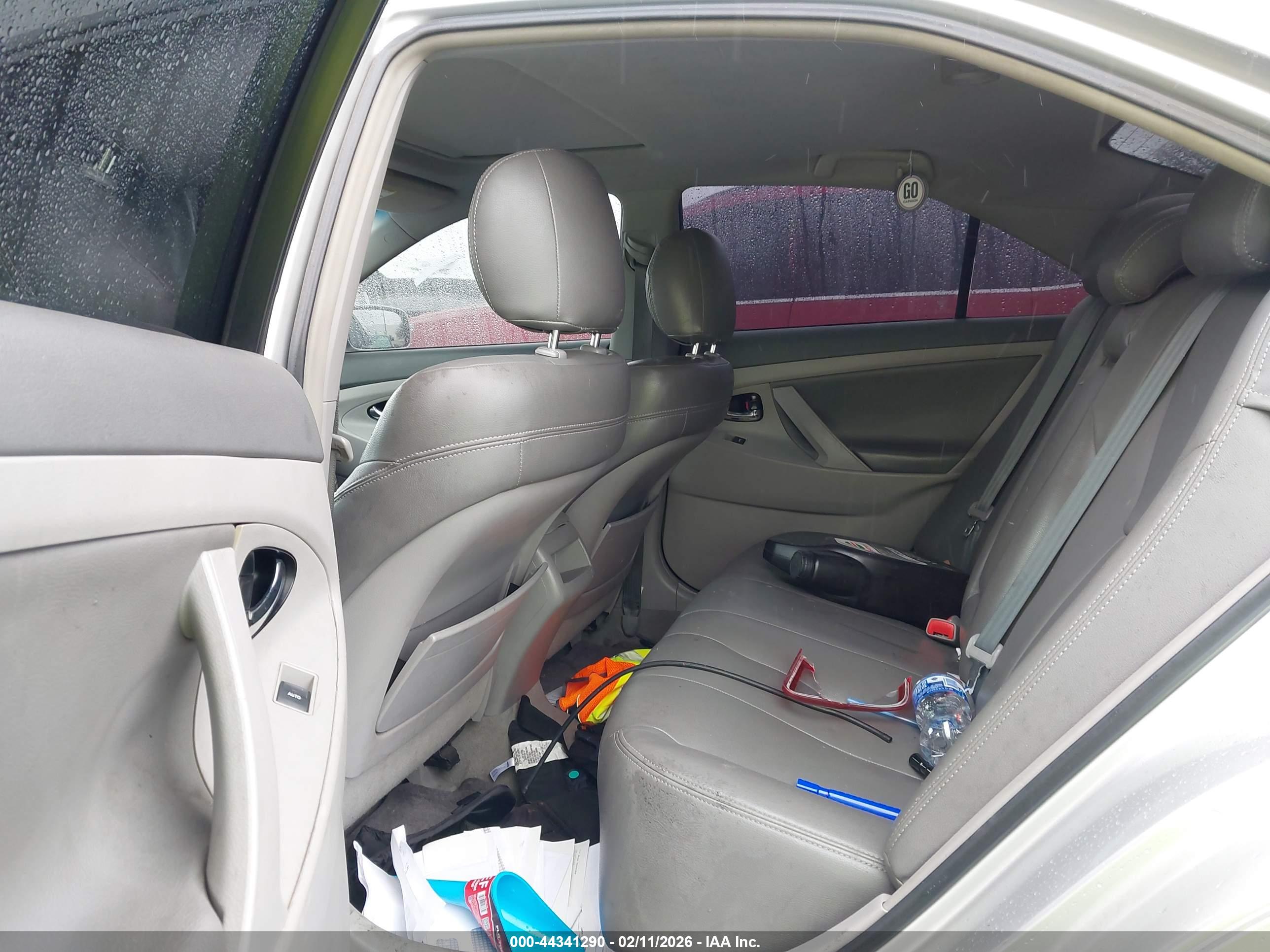 TOYOTA CAMRY image 8