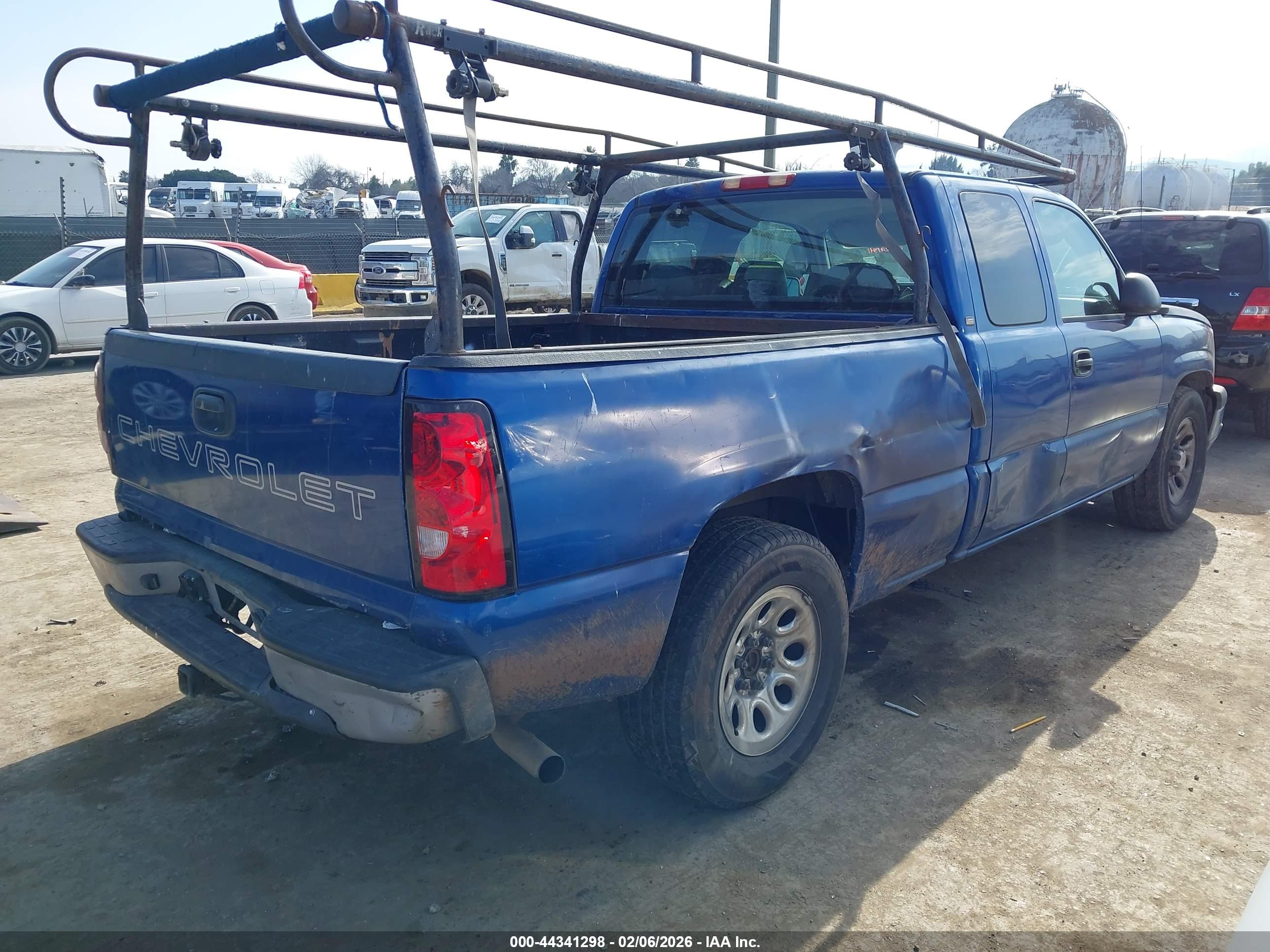 CHEVROLET SILVERADO image 4