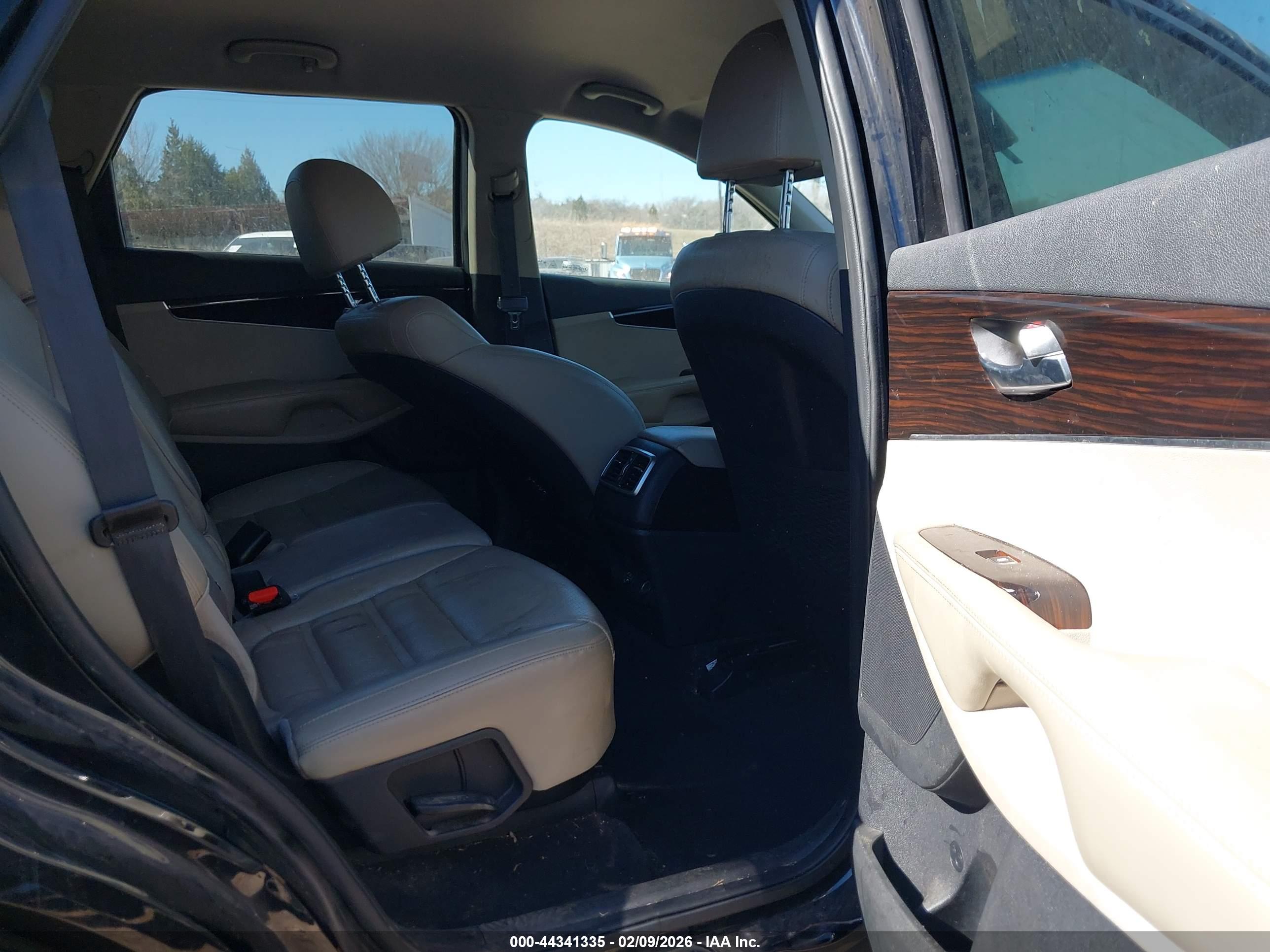 KIA SORENTO image 8