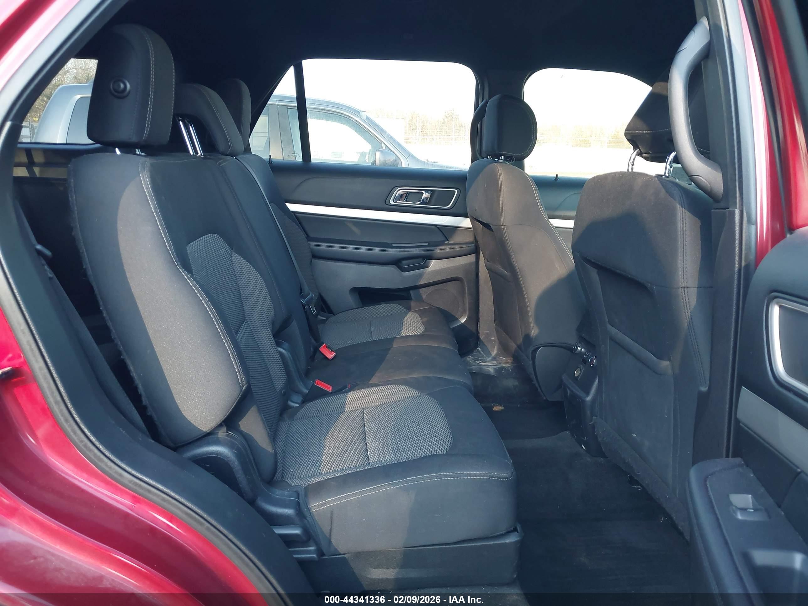 FORD EXPLORER image 8