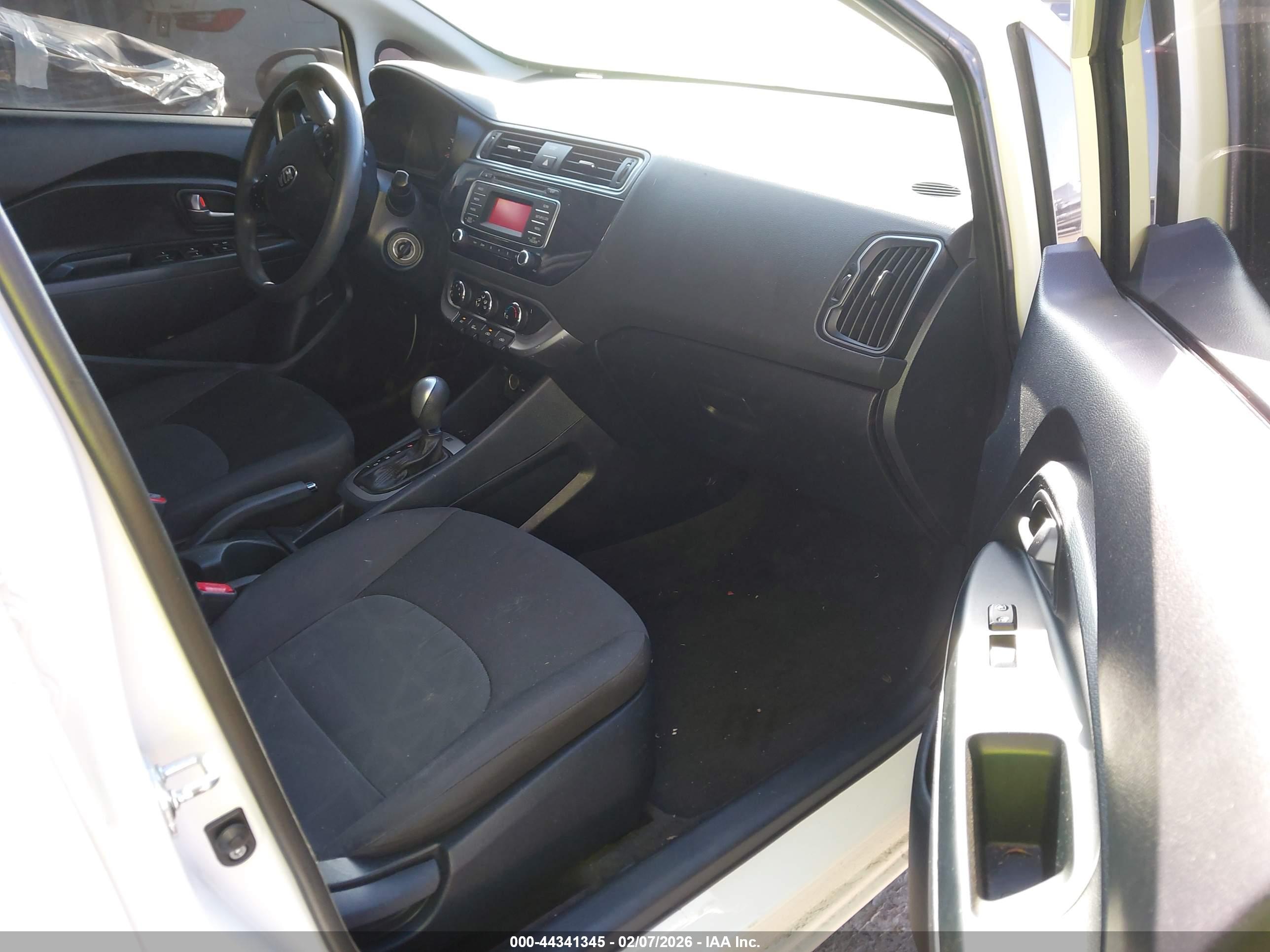 KIA RIO image 5