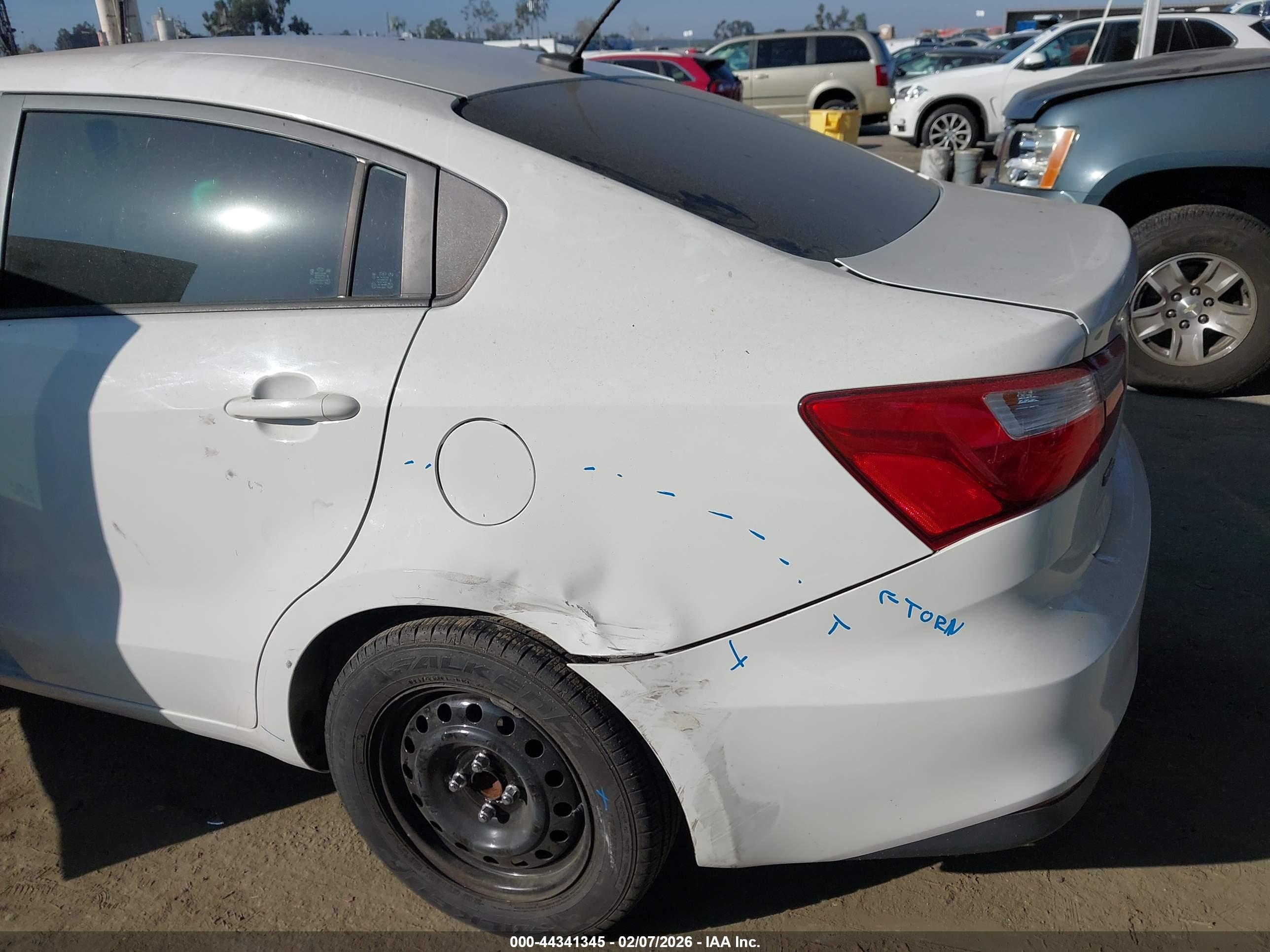 KIA RIO image 6