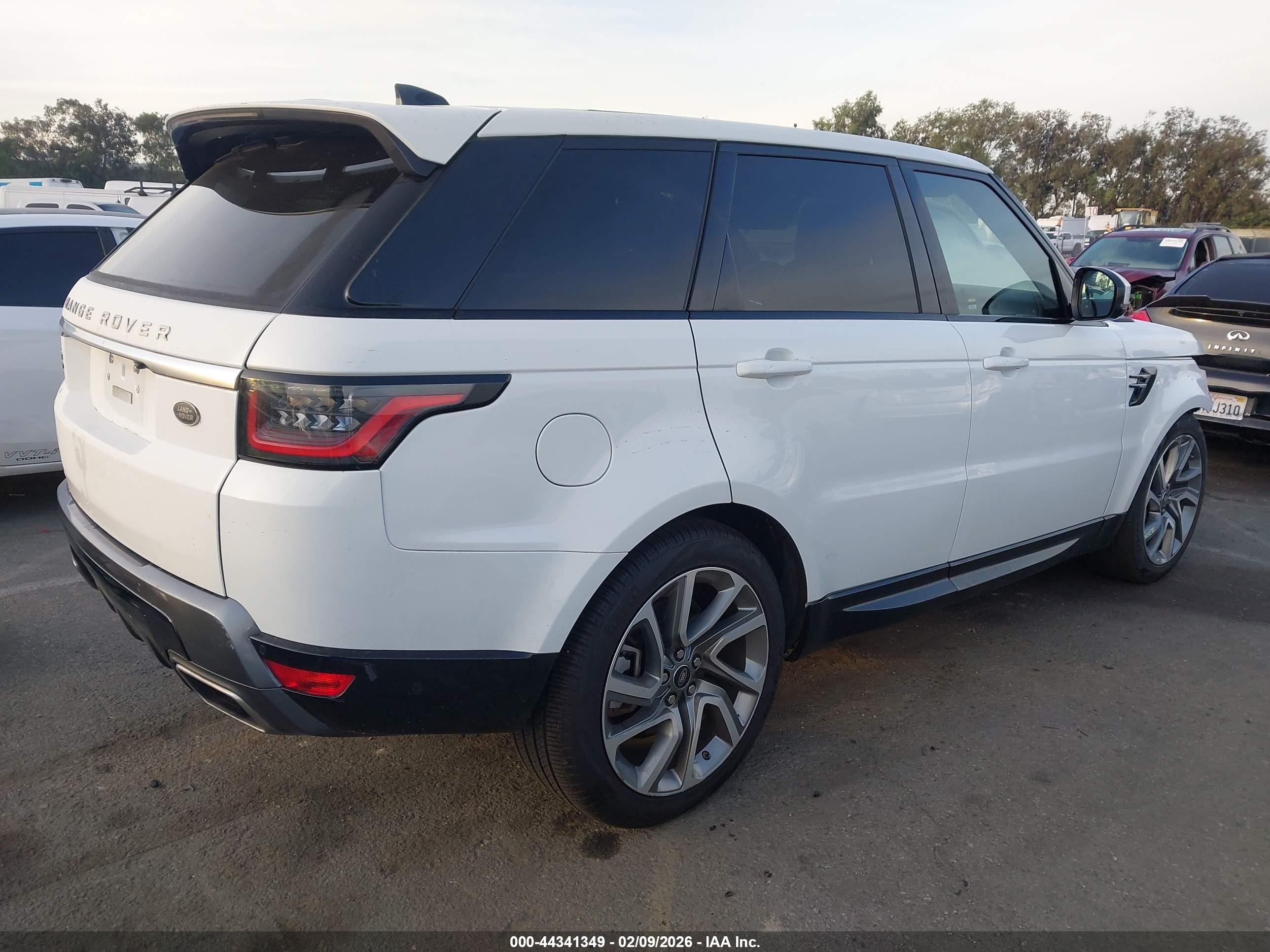 LAND ROVER image 4