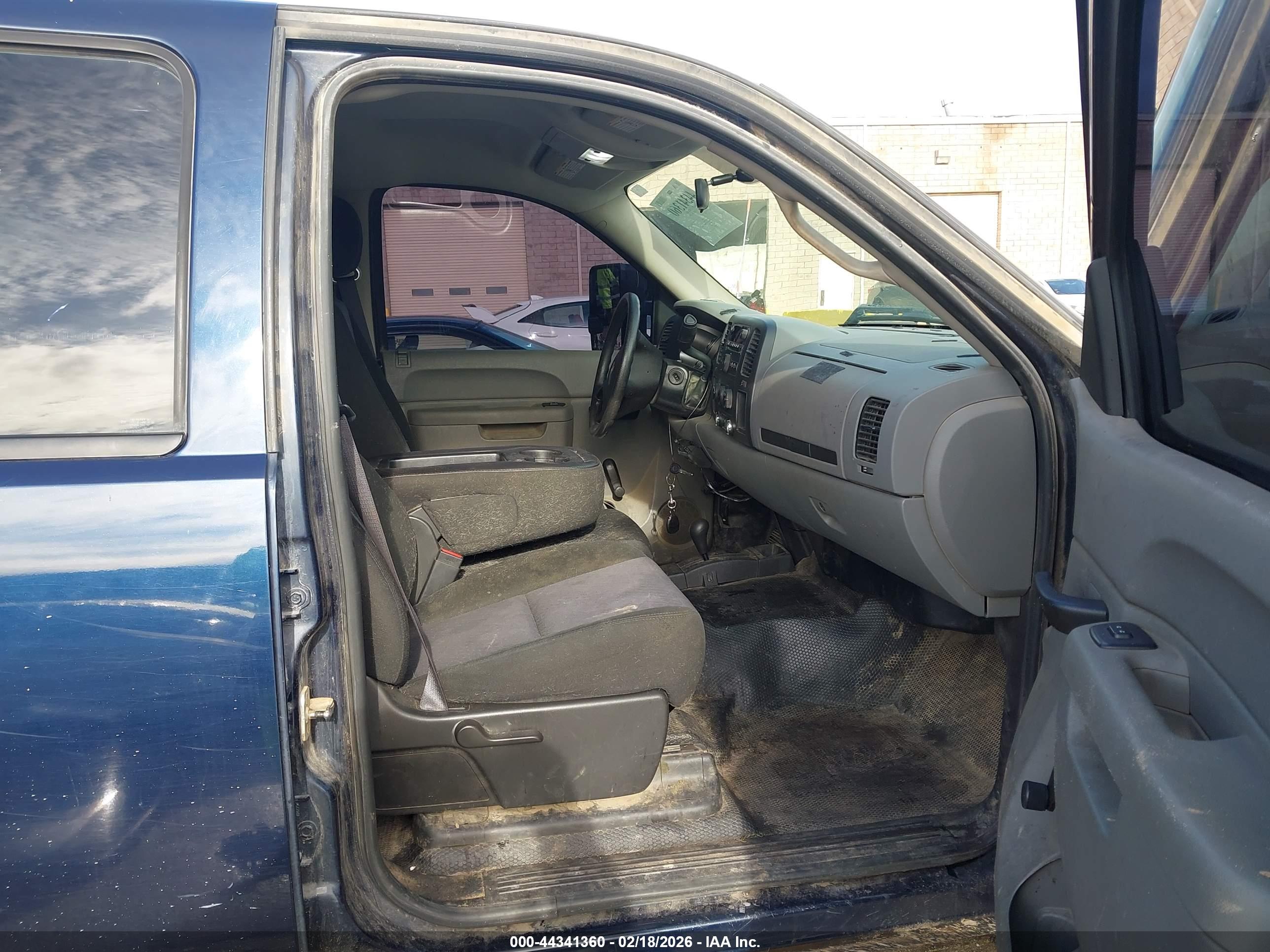 CHEVROLET SILVERADO image 5