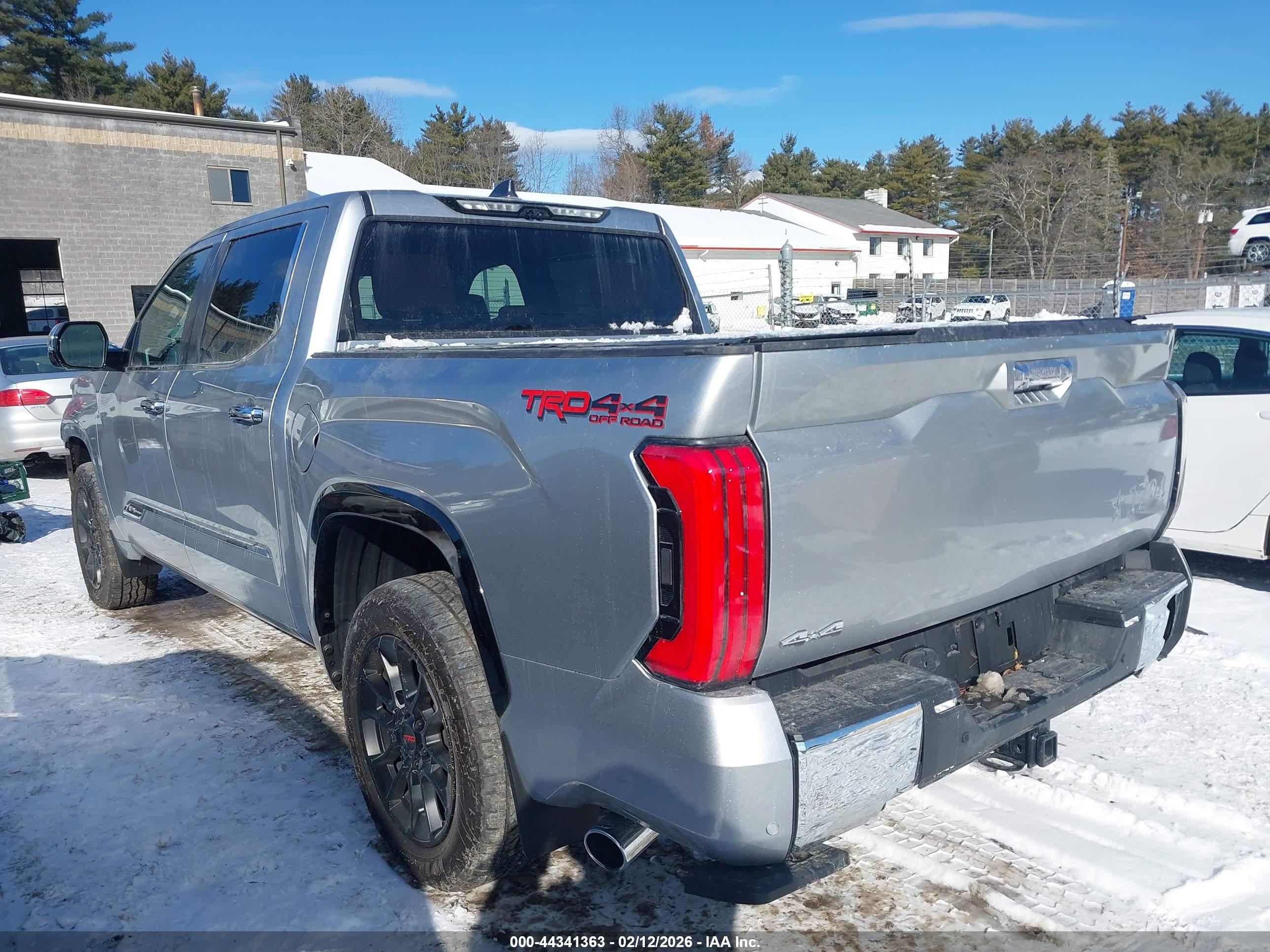 TOYOTA TUNDRA image 3