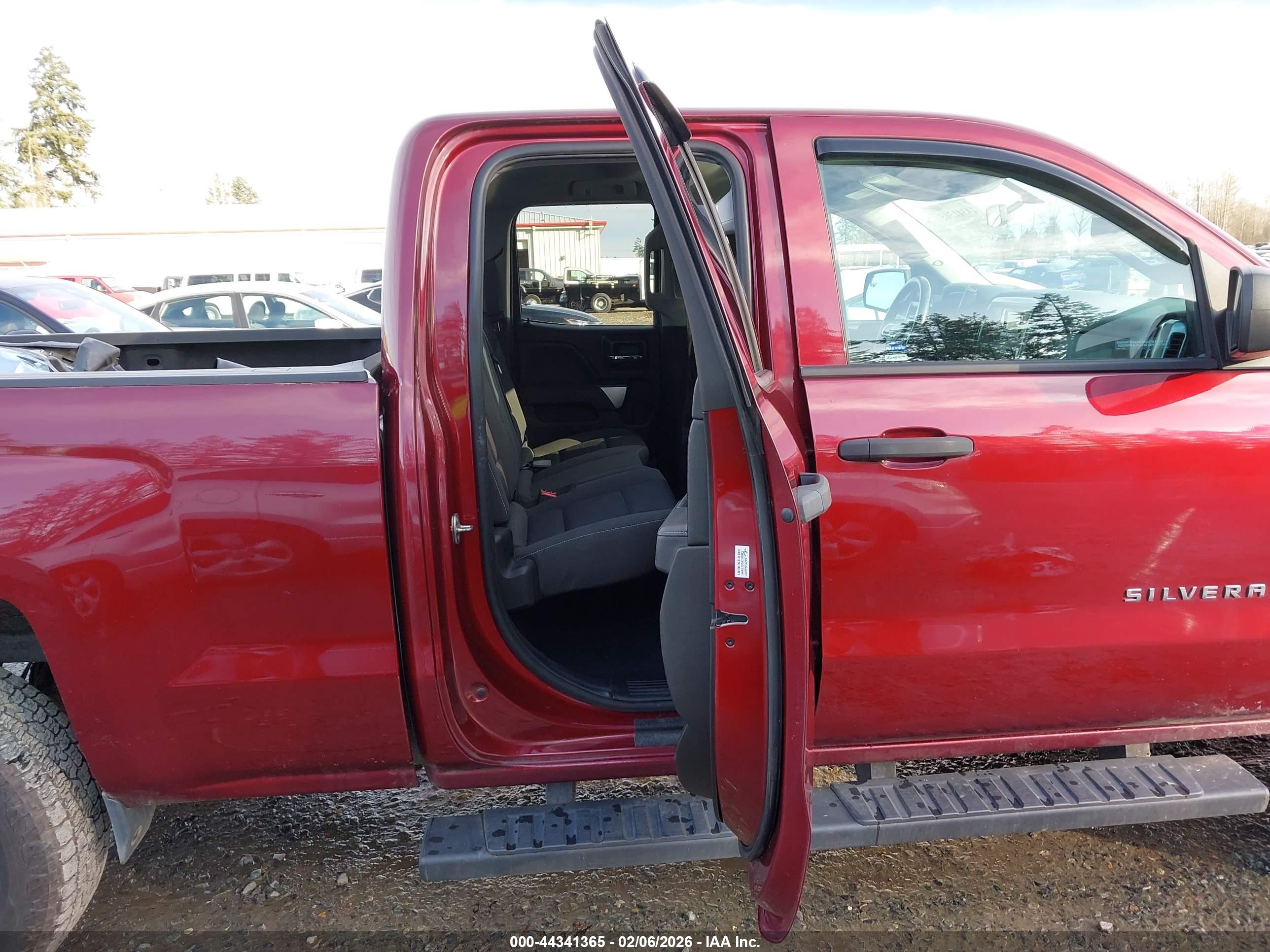 CHEVROLET SILVERADO image 8