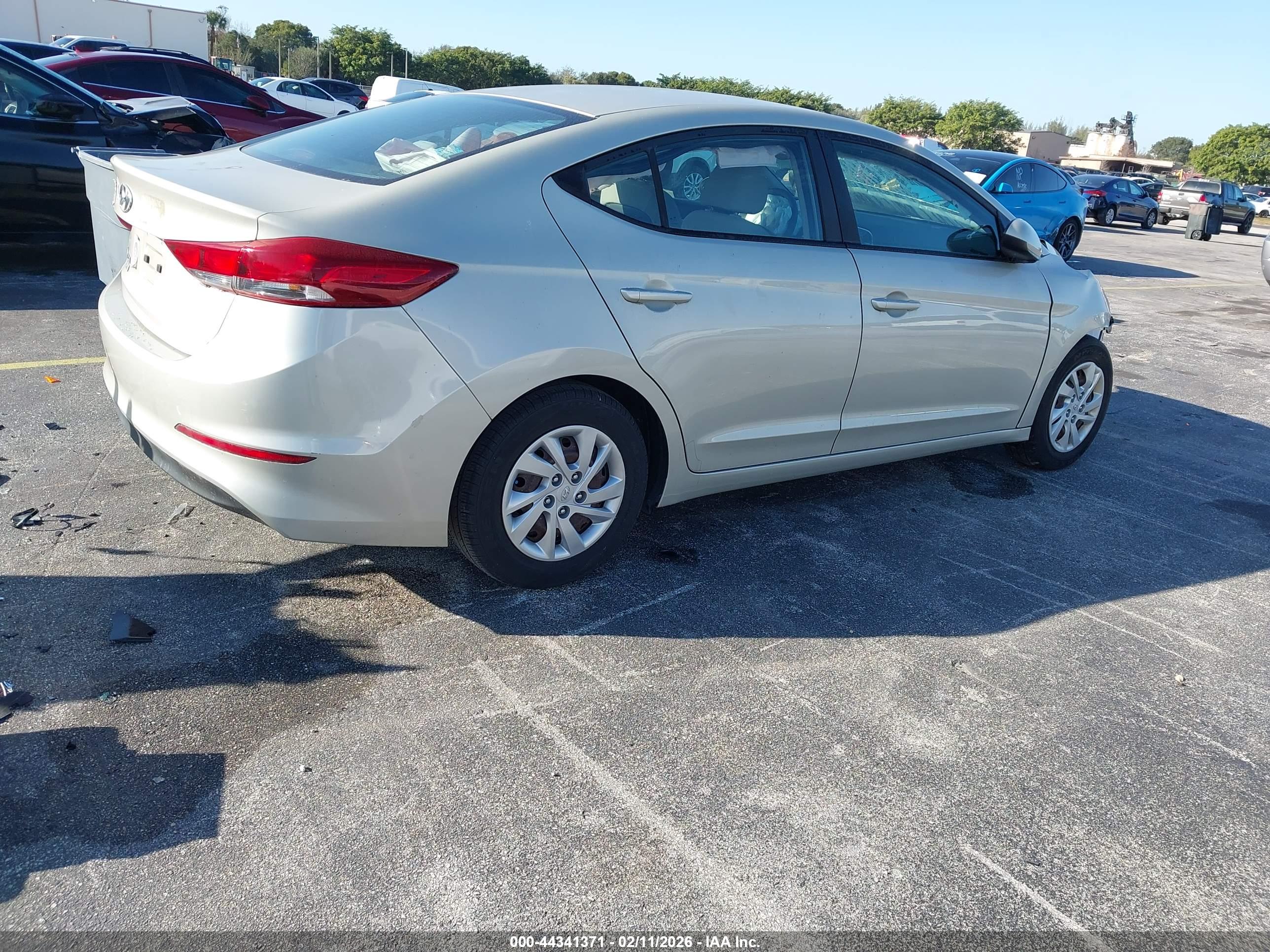 HYUNDAI ELANTRA image 4