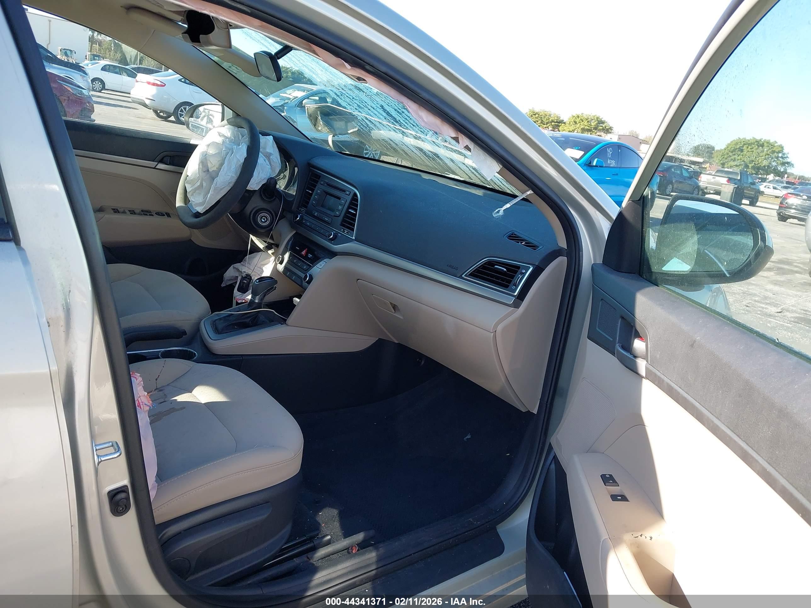 HYUNDAI ELANTRA image 5