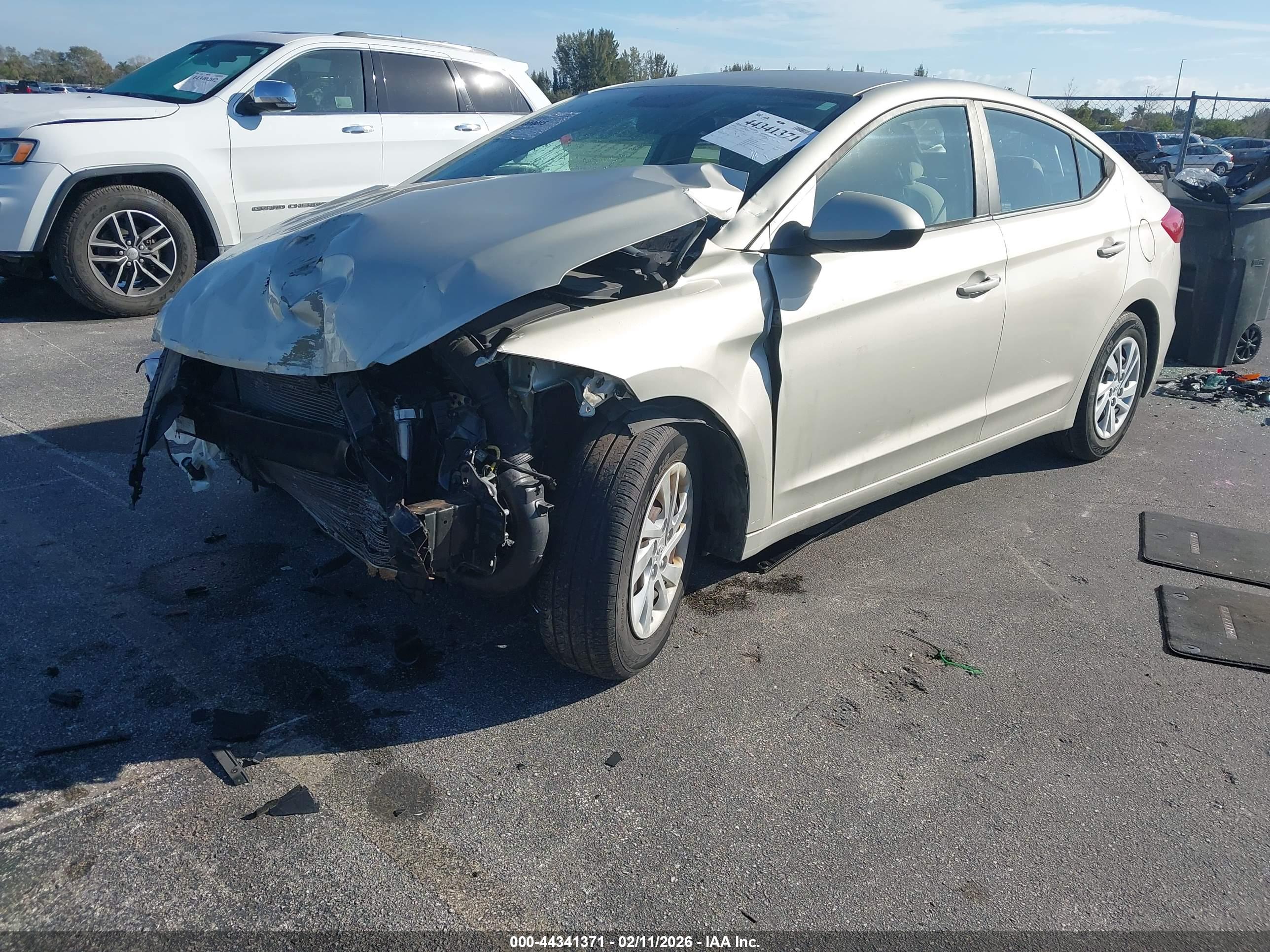 HYUNDAI ELANTRA image 6