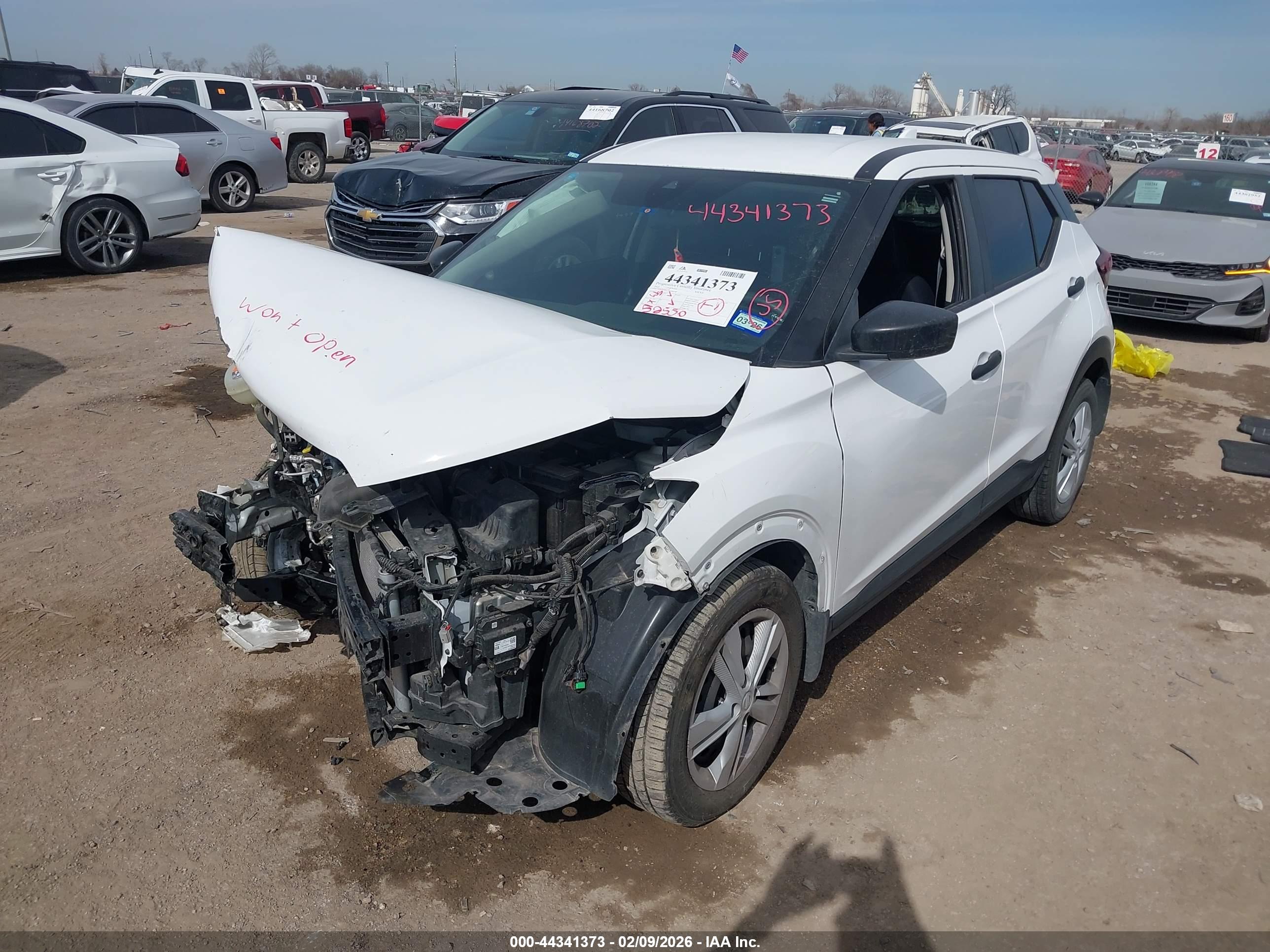 NISSAN KICKS image 2
