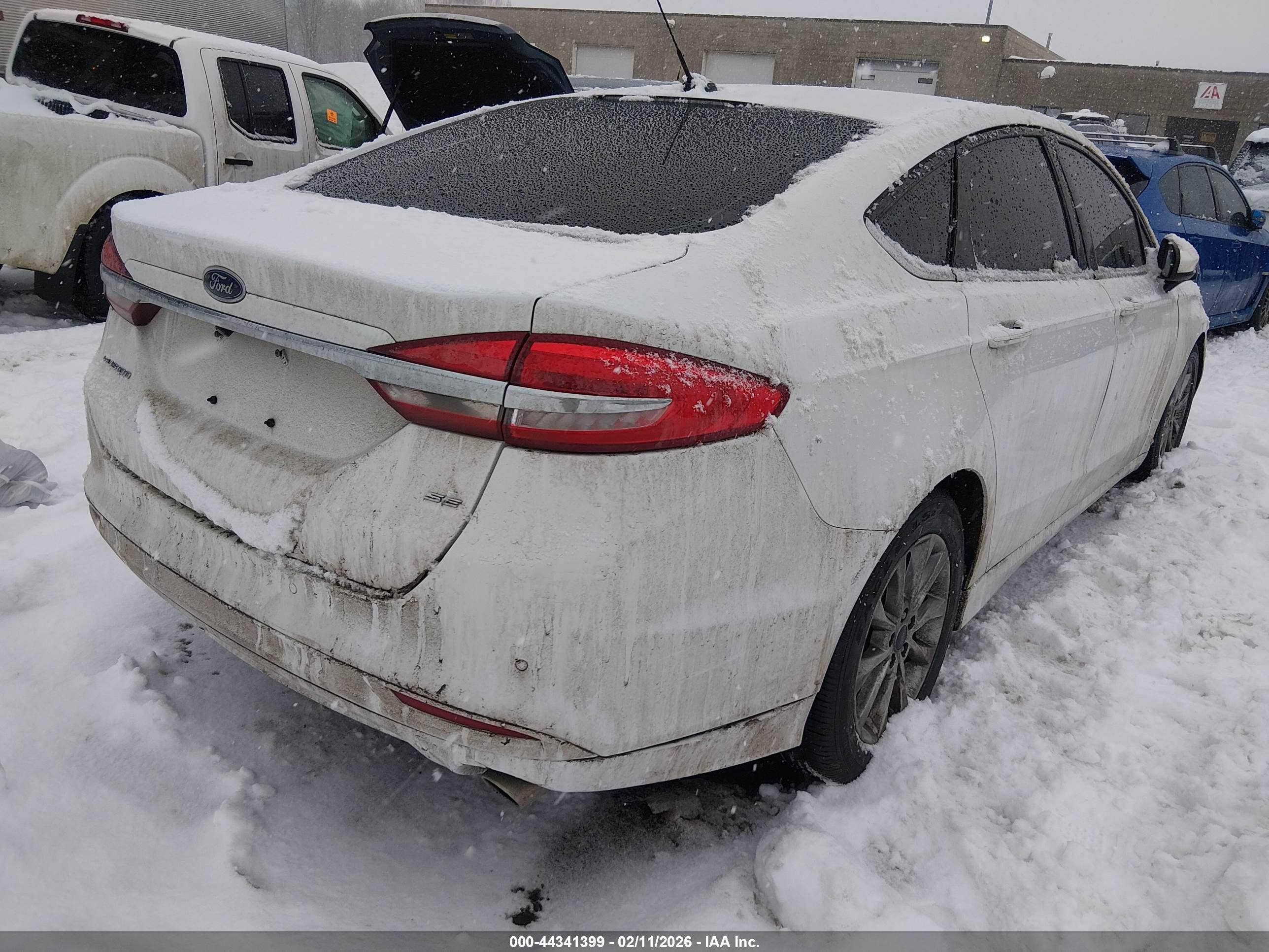 FORD FUSION image 4