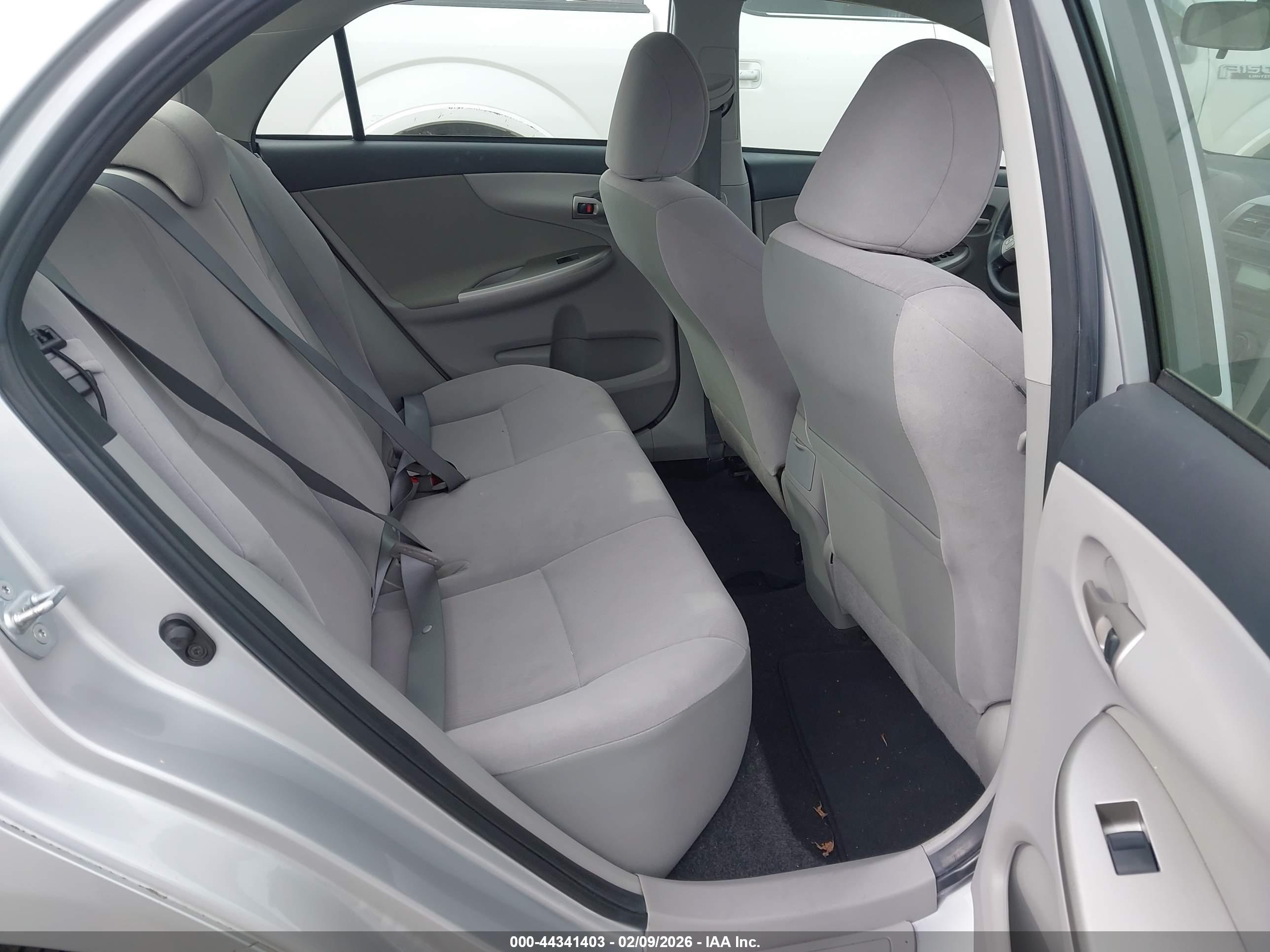 TOYOTA COROLLA image 8