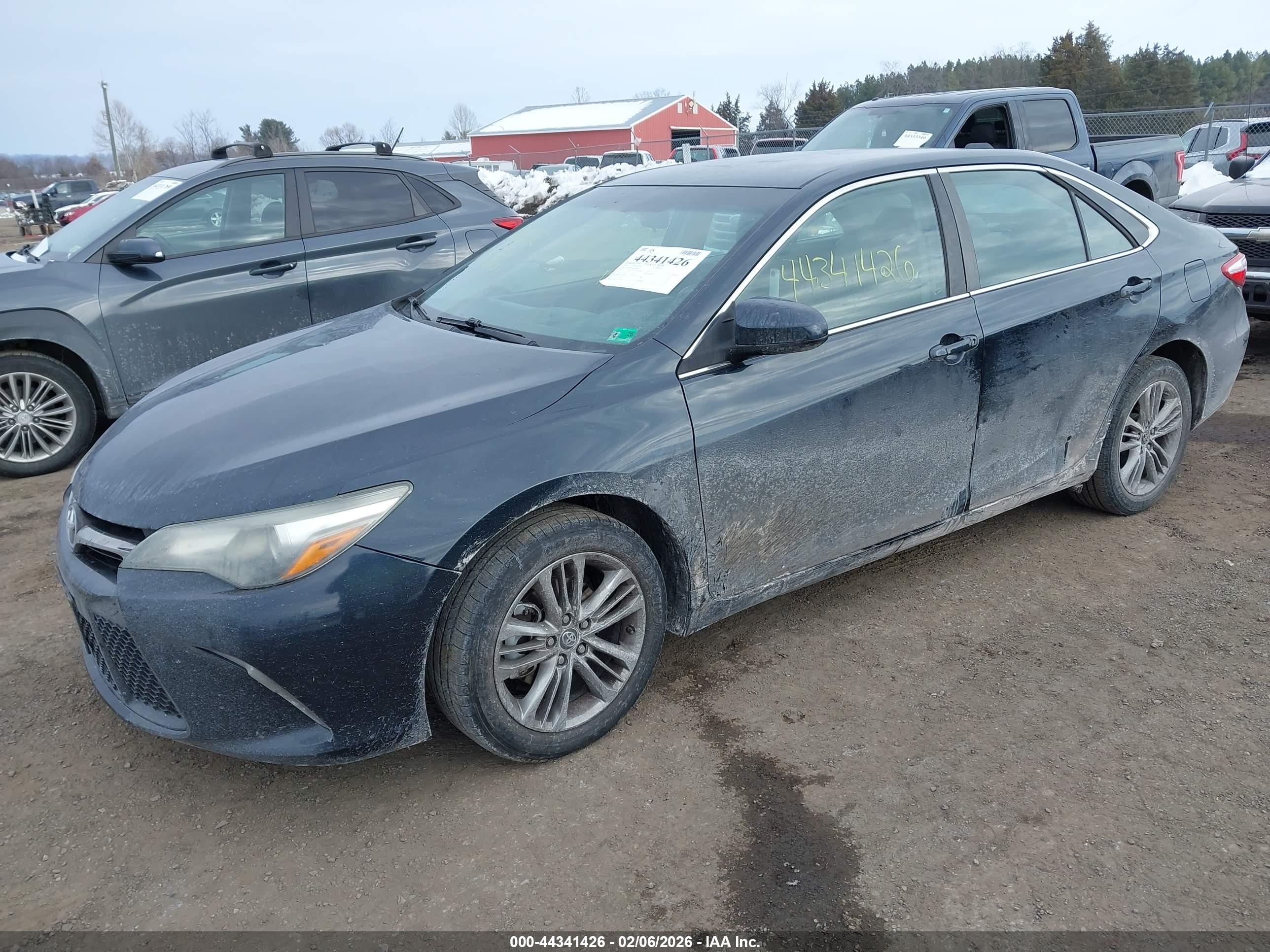 TOYOTA CAMRY image 2