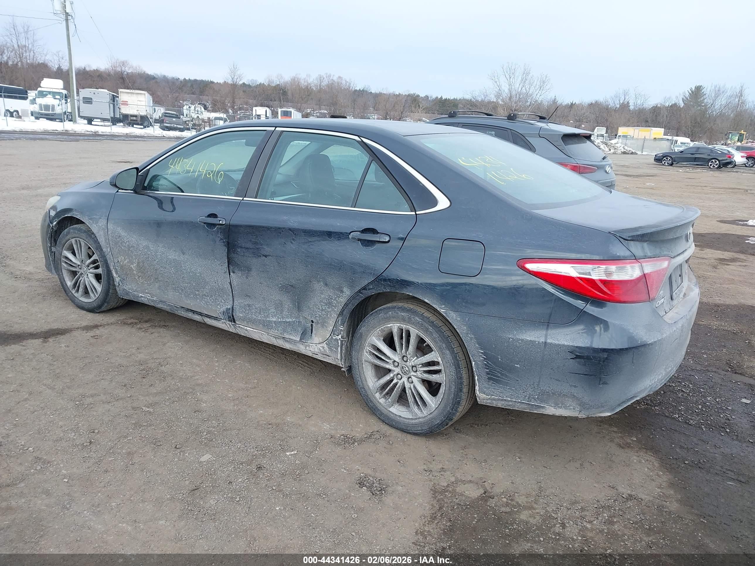 TOYOTA CAMRY image 3