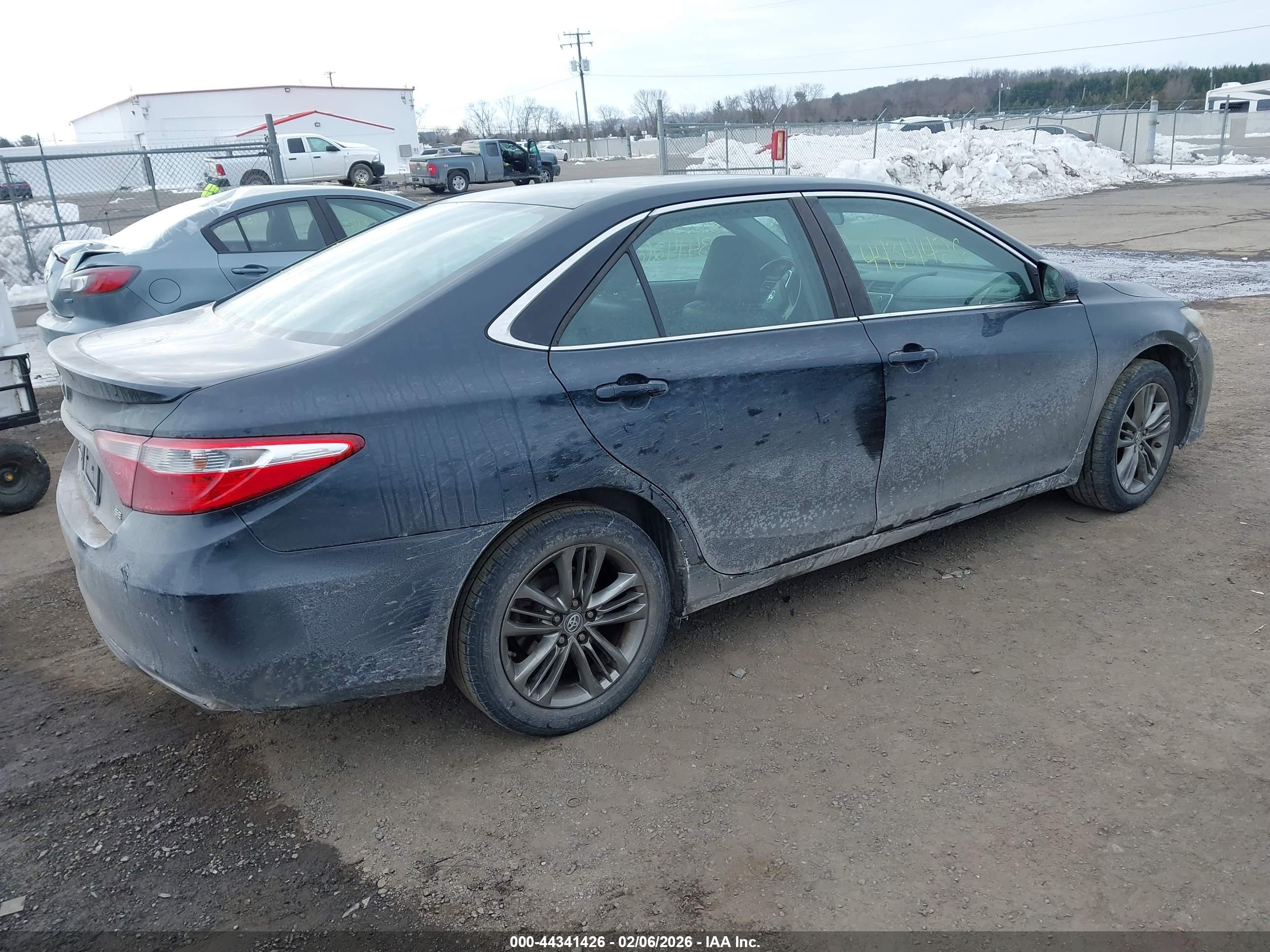 TOYOTA CAMRY image 4