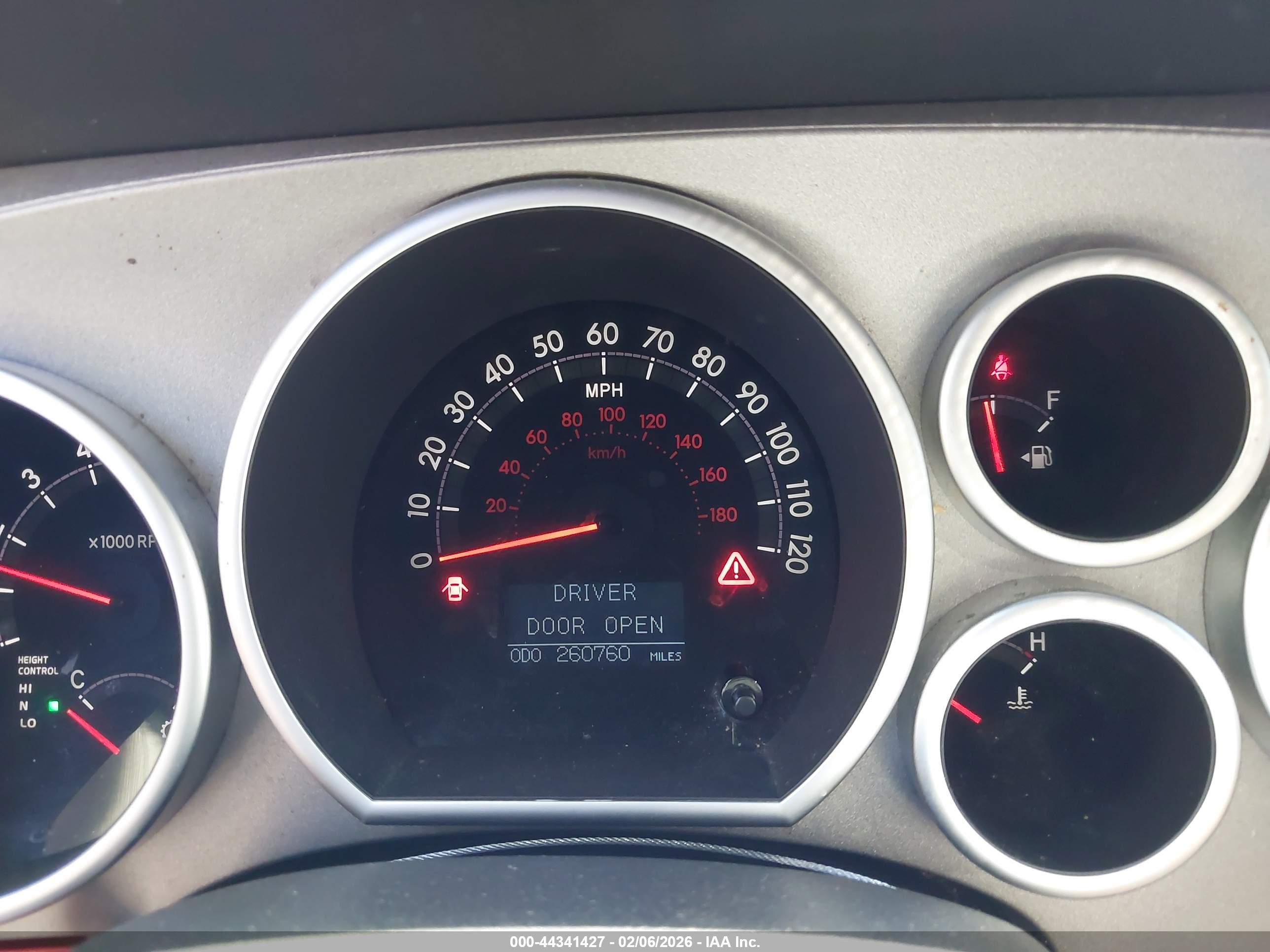 TOYOTA SEQUOIA image 7