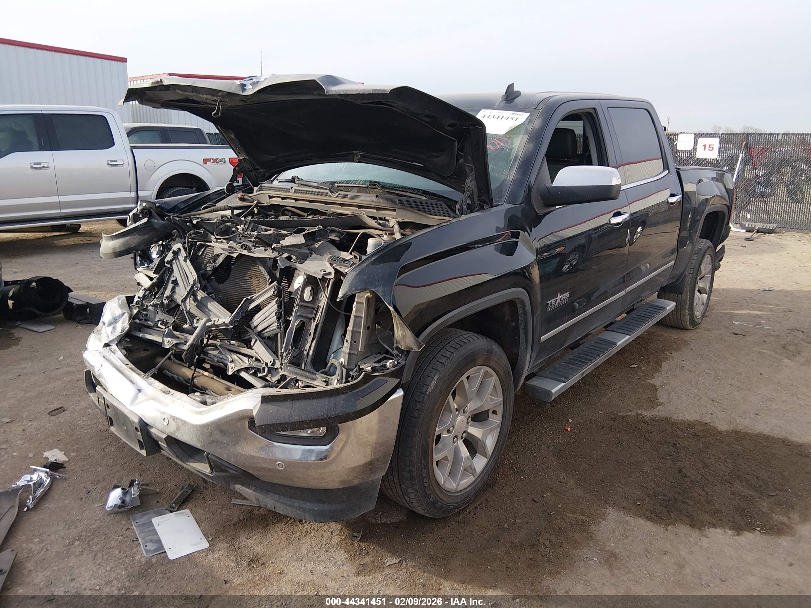 GMC SIERRA image 2