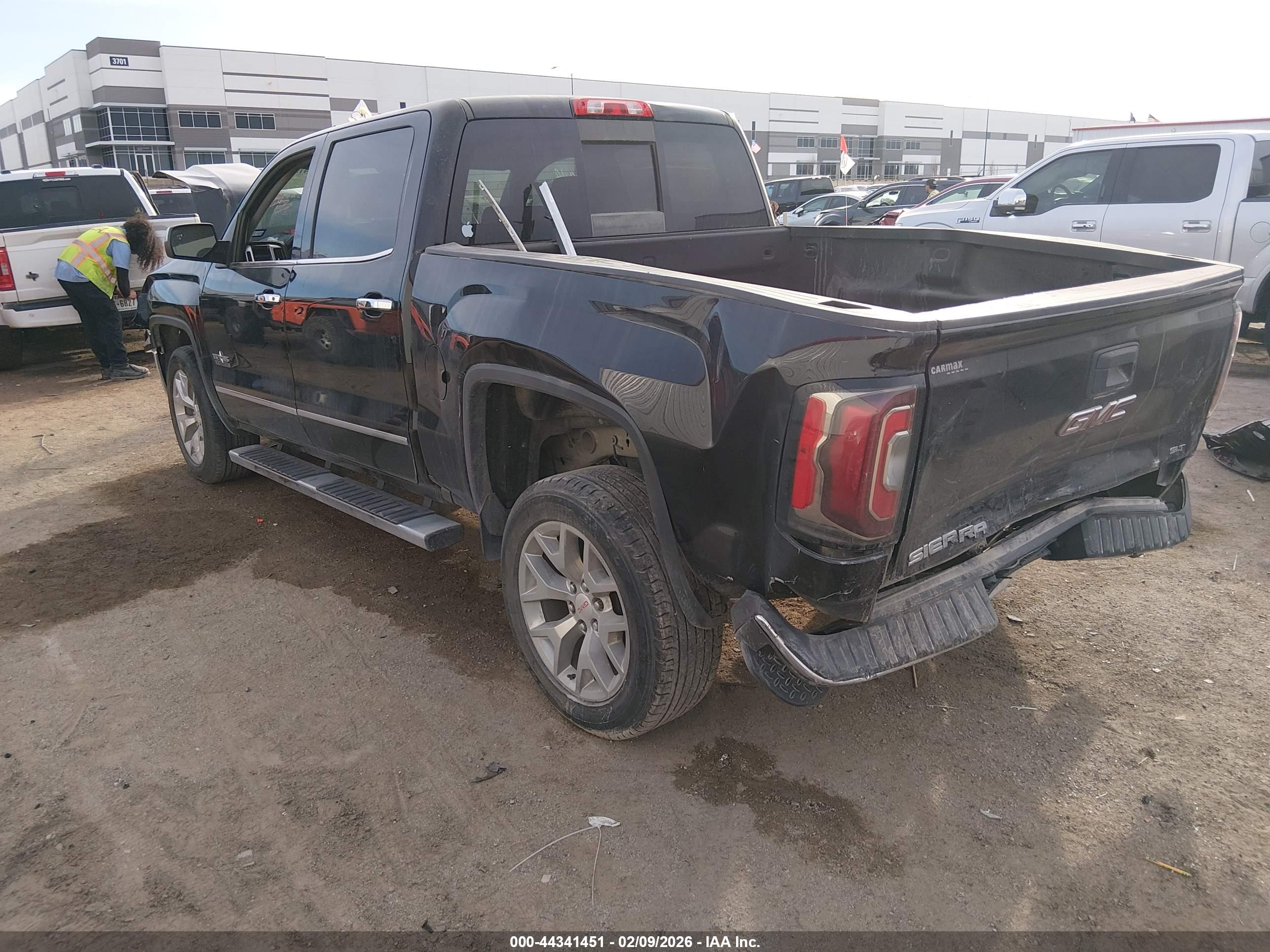 GMC SIERRA image 3