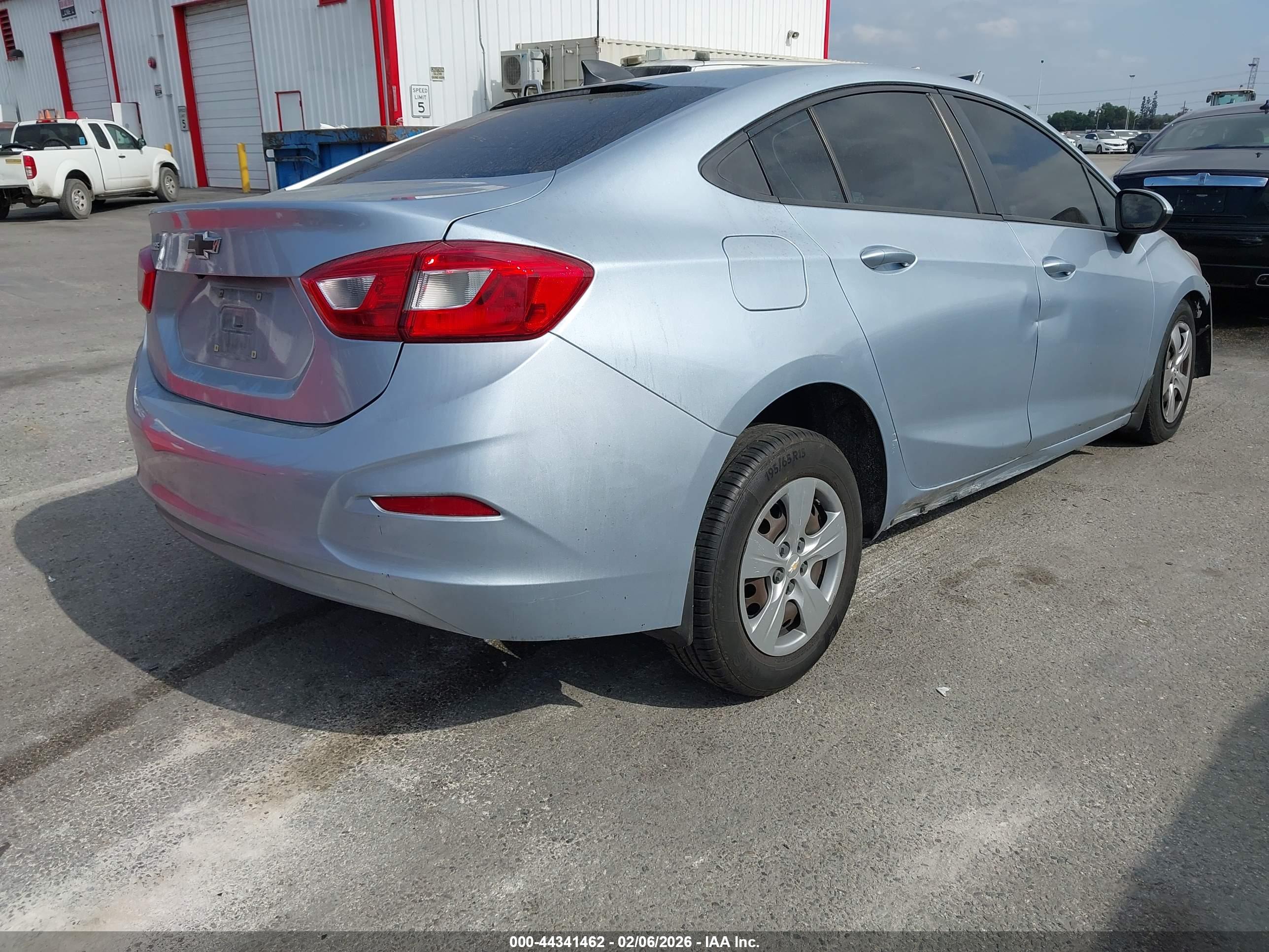 CHEVROLET CRUZE image 4
