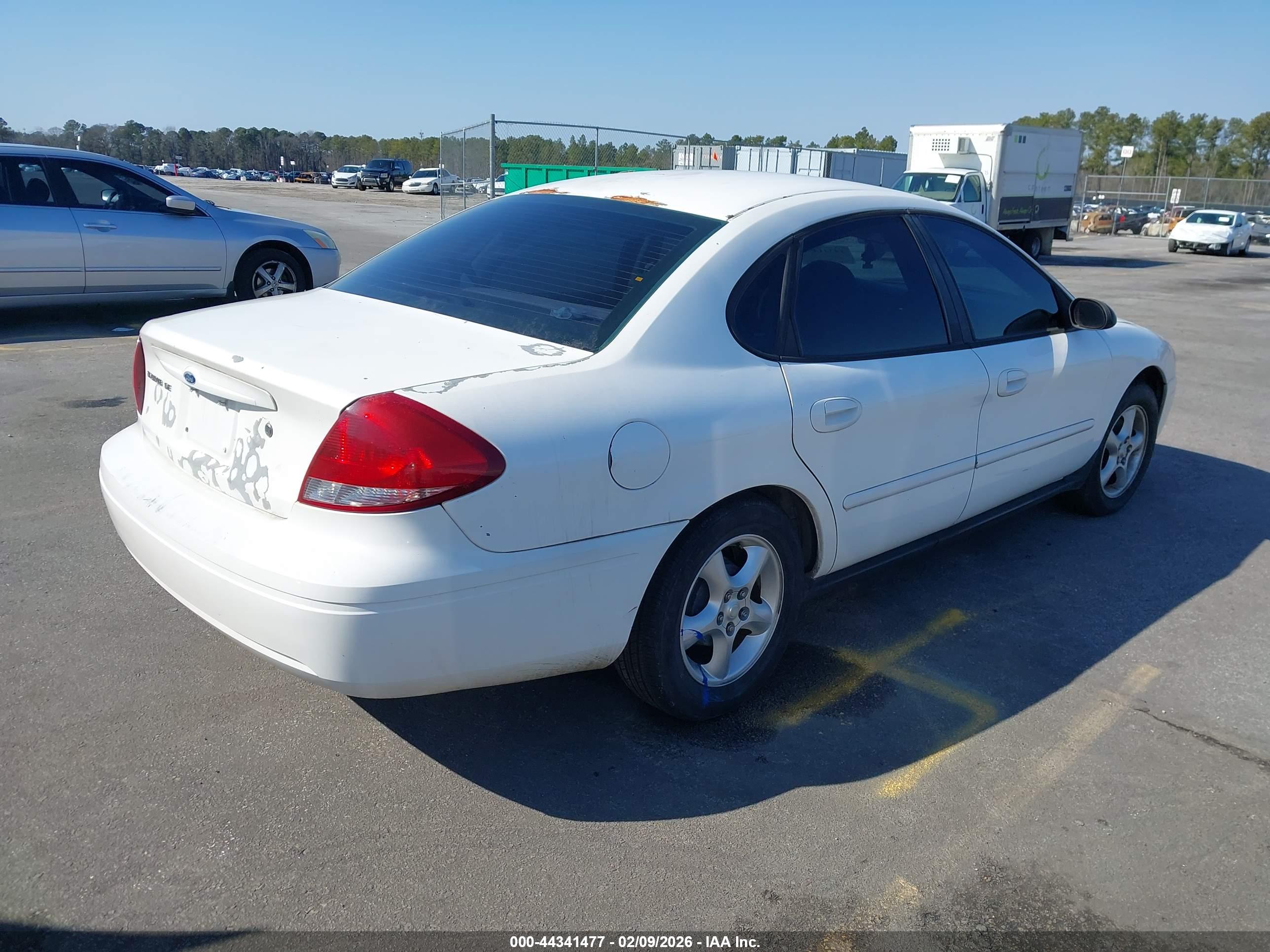 FORD TAURUS image 4