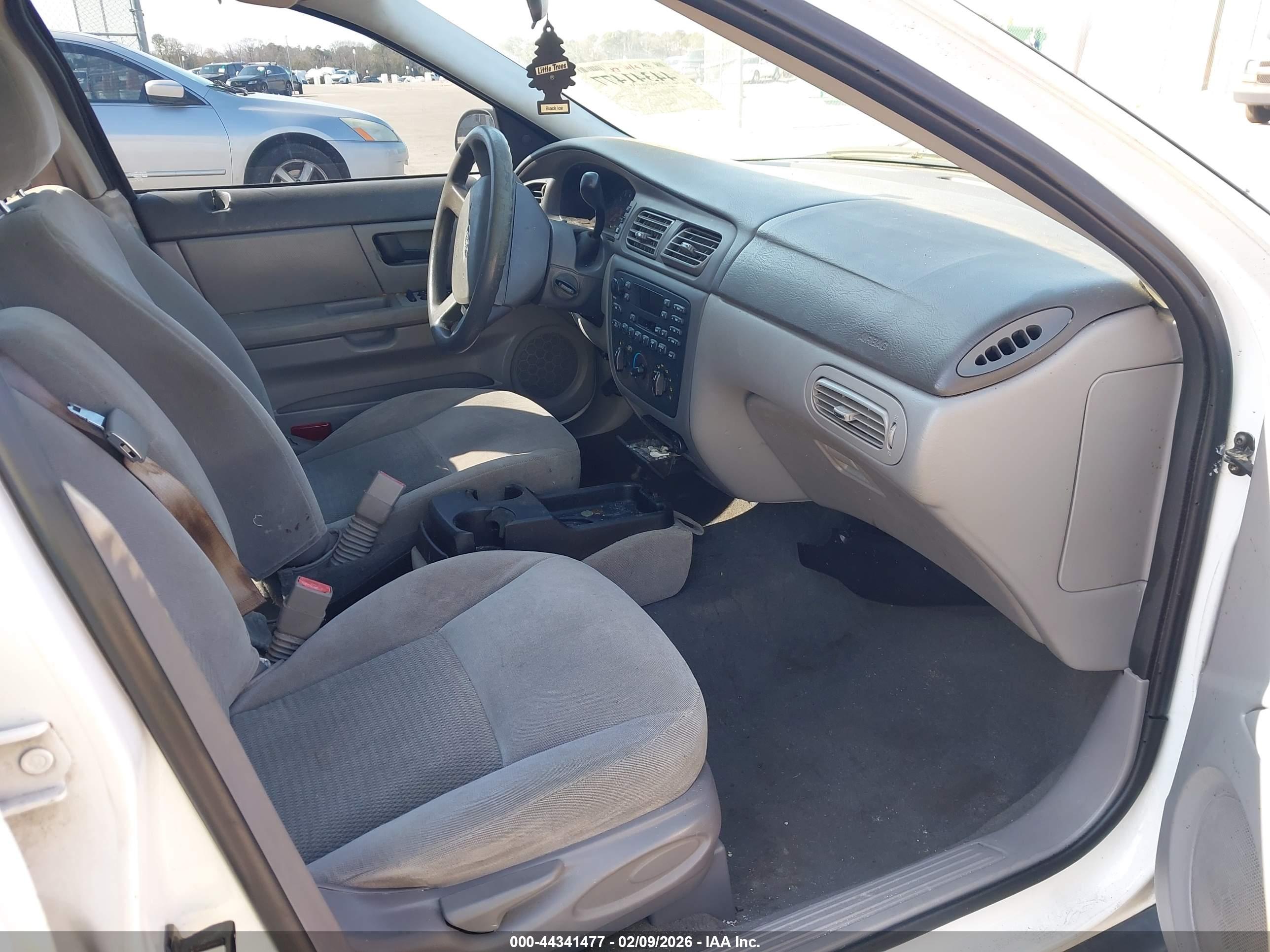 FORD TAURUS image 5
