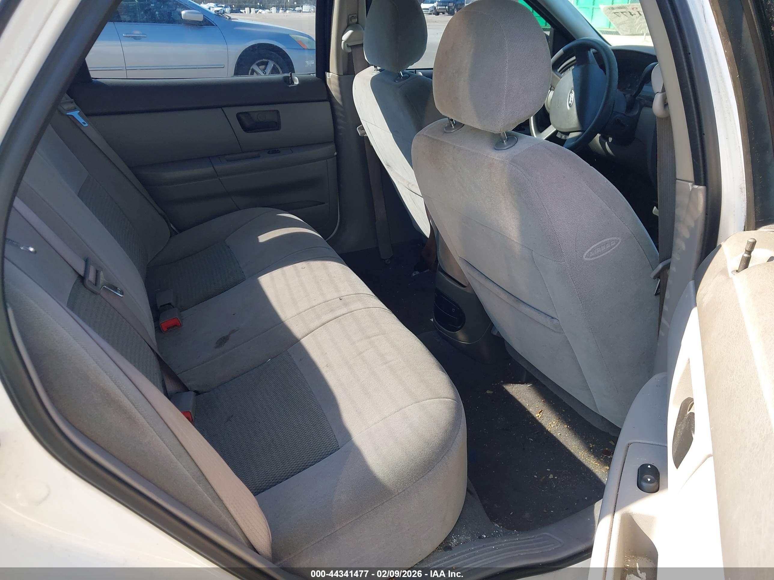 FORD TAURUS image 8