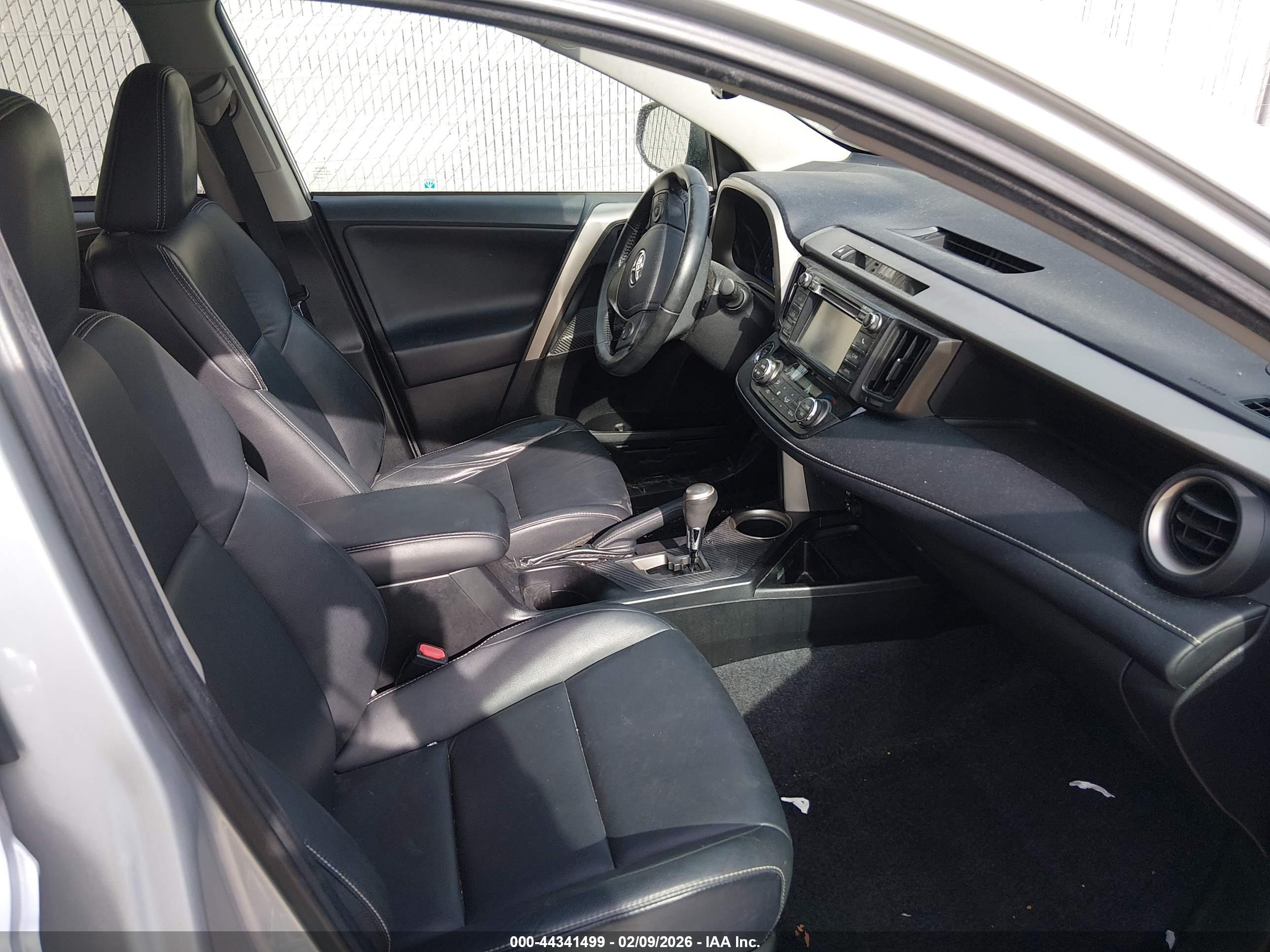 TOYOTA RAV4 image 5