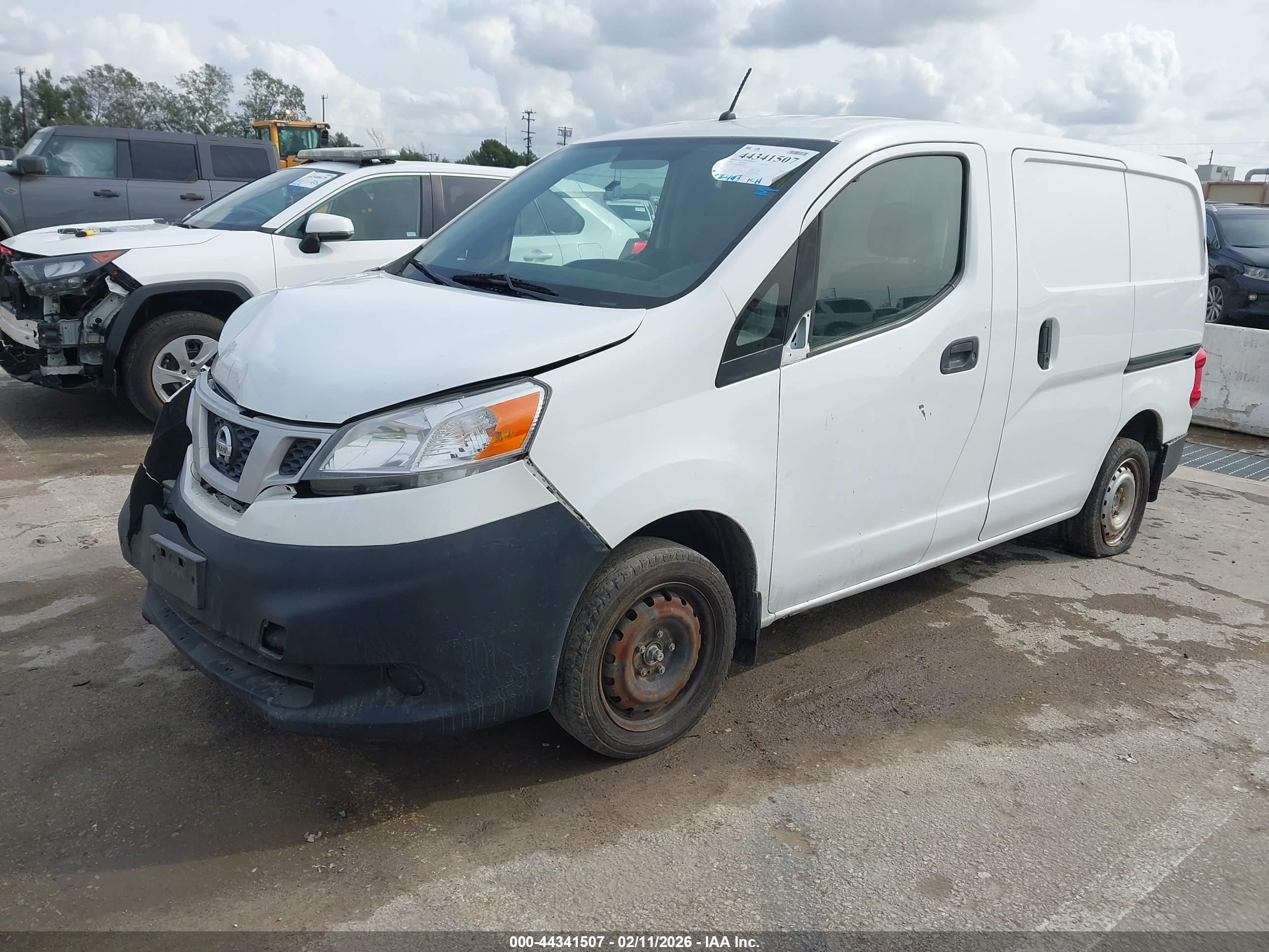 NISSAN NV200 image 2