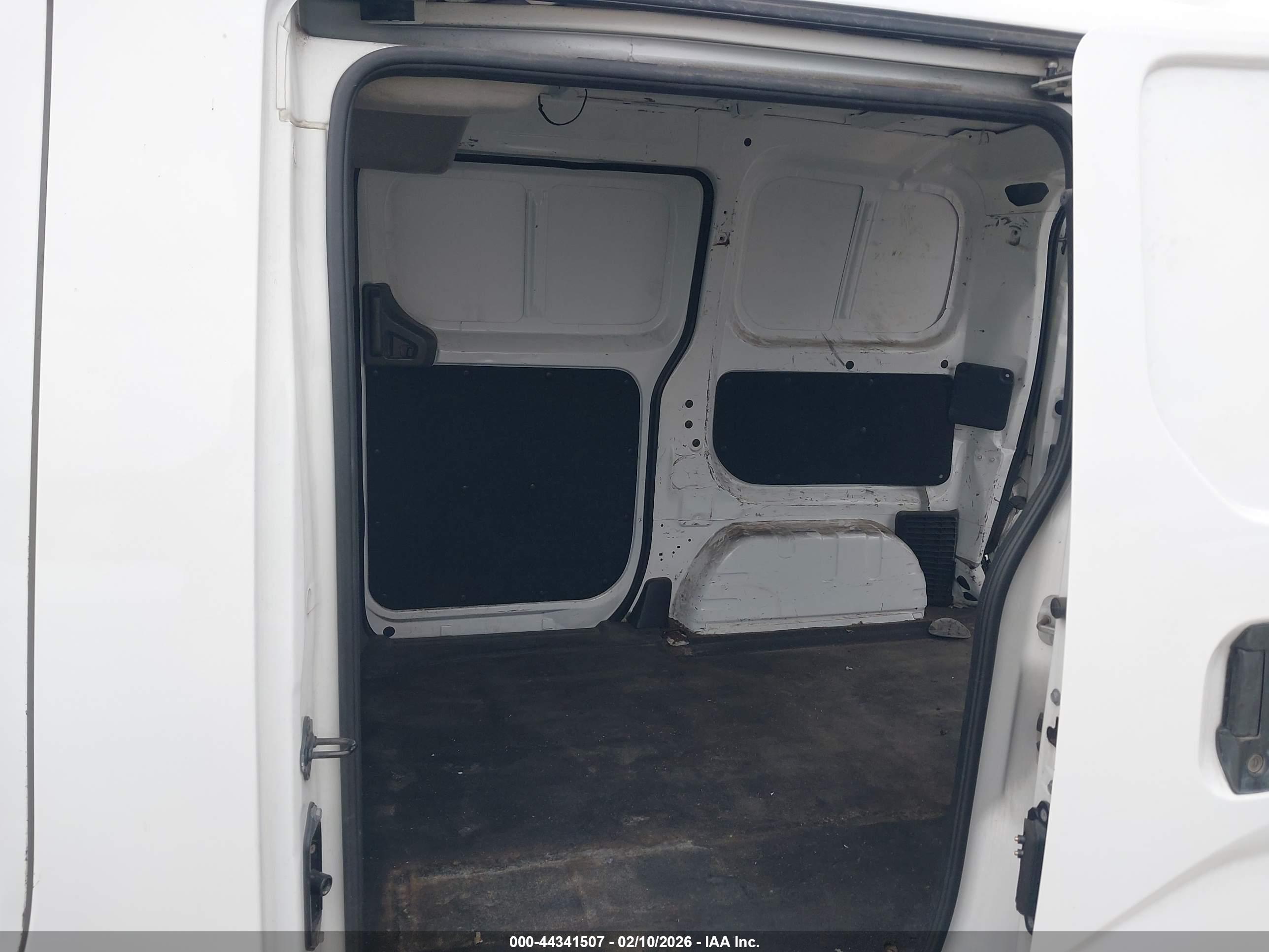NISSAN NV200 image 8